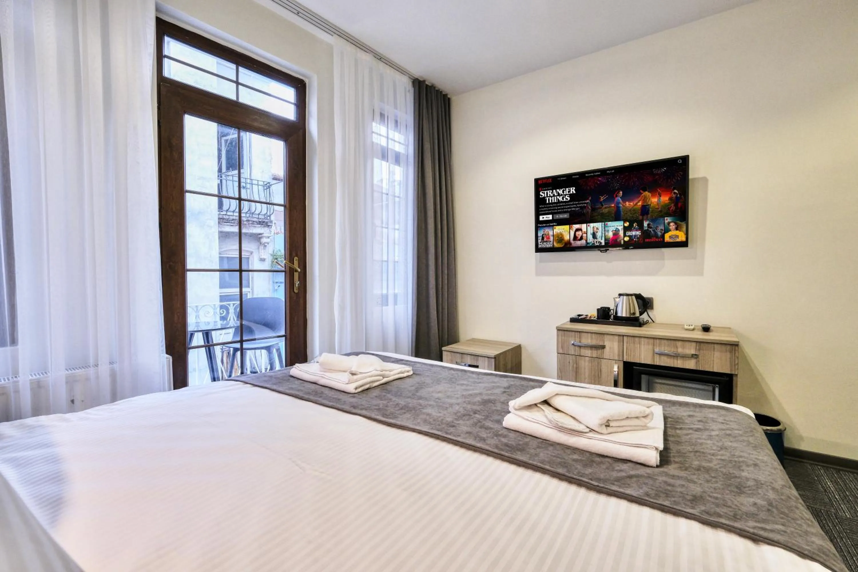 Photo of the whole room in Hub Inn Pera