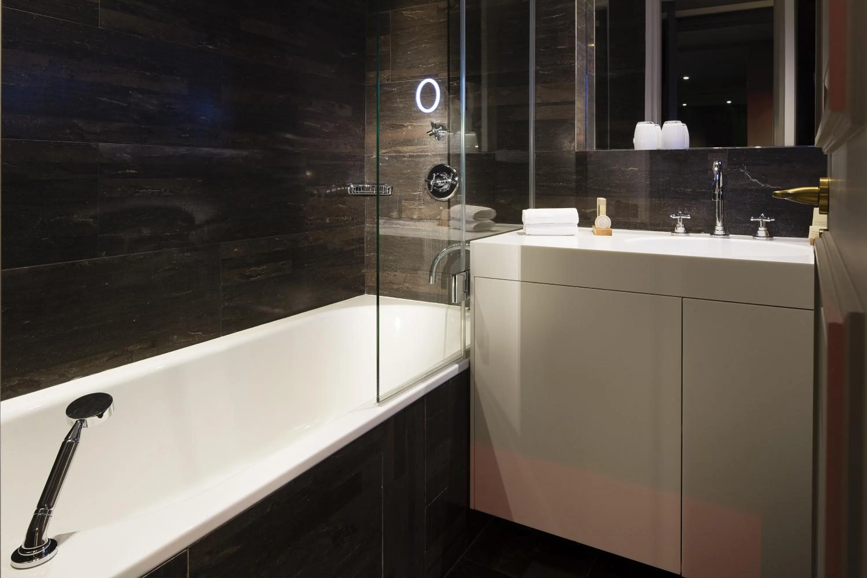 Bathroom in Hôtel Le Marianne