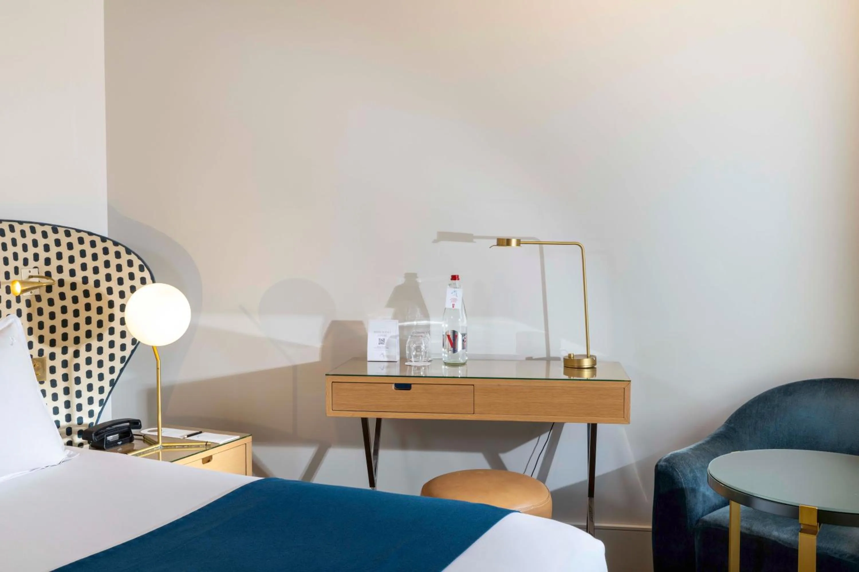 Property building, Bed in Hôtel Le Marianne