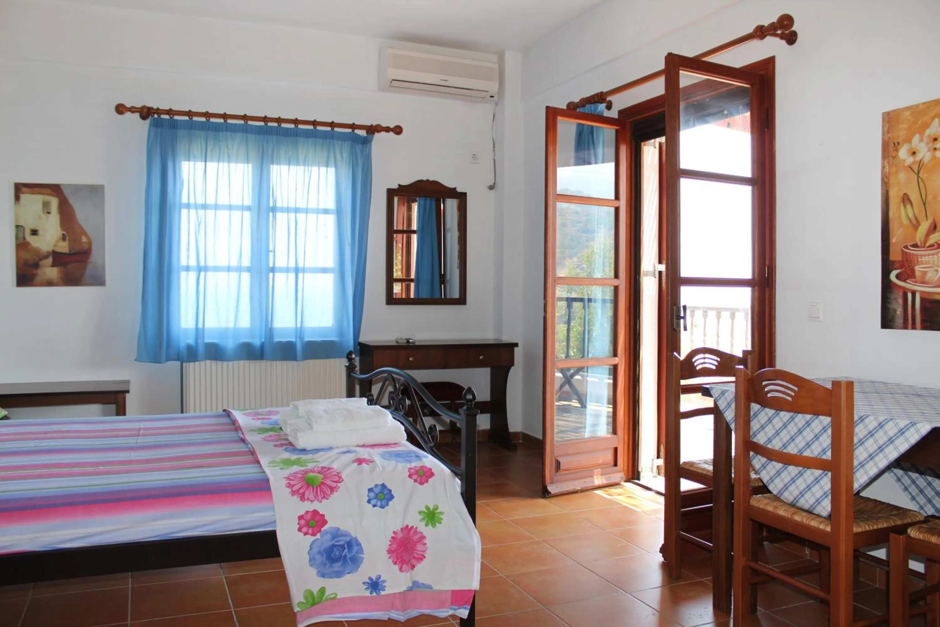 Bed in Ikaria Utopia - Cusco Studios