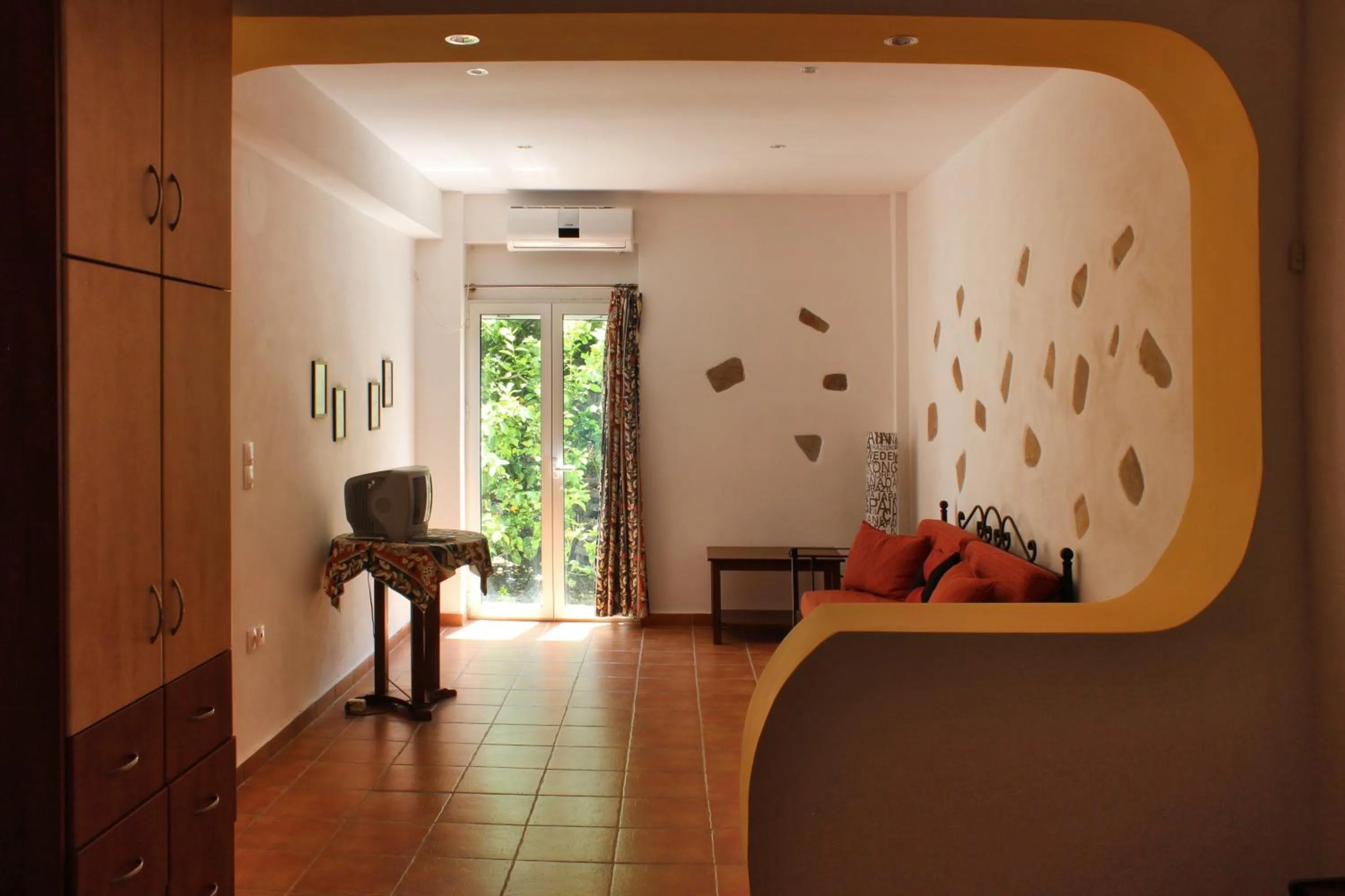 Ikaria Utopia - Cusco Studios