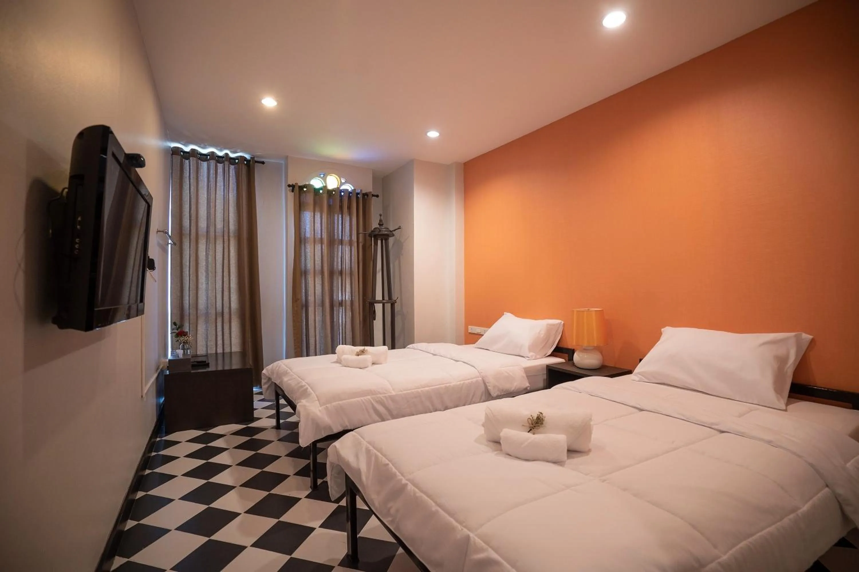 Photo of the whole room, Bed in The Sculpture