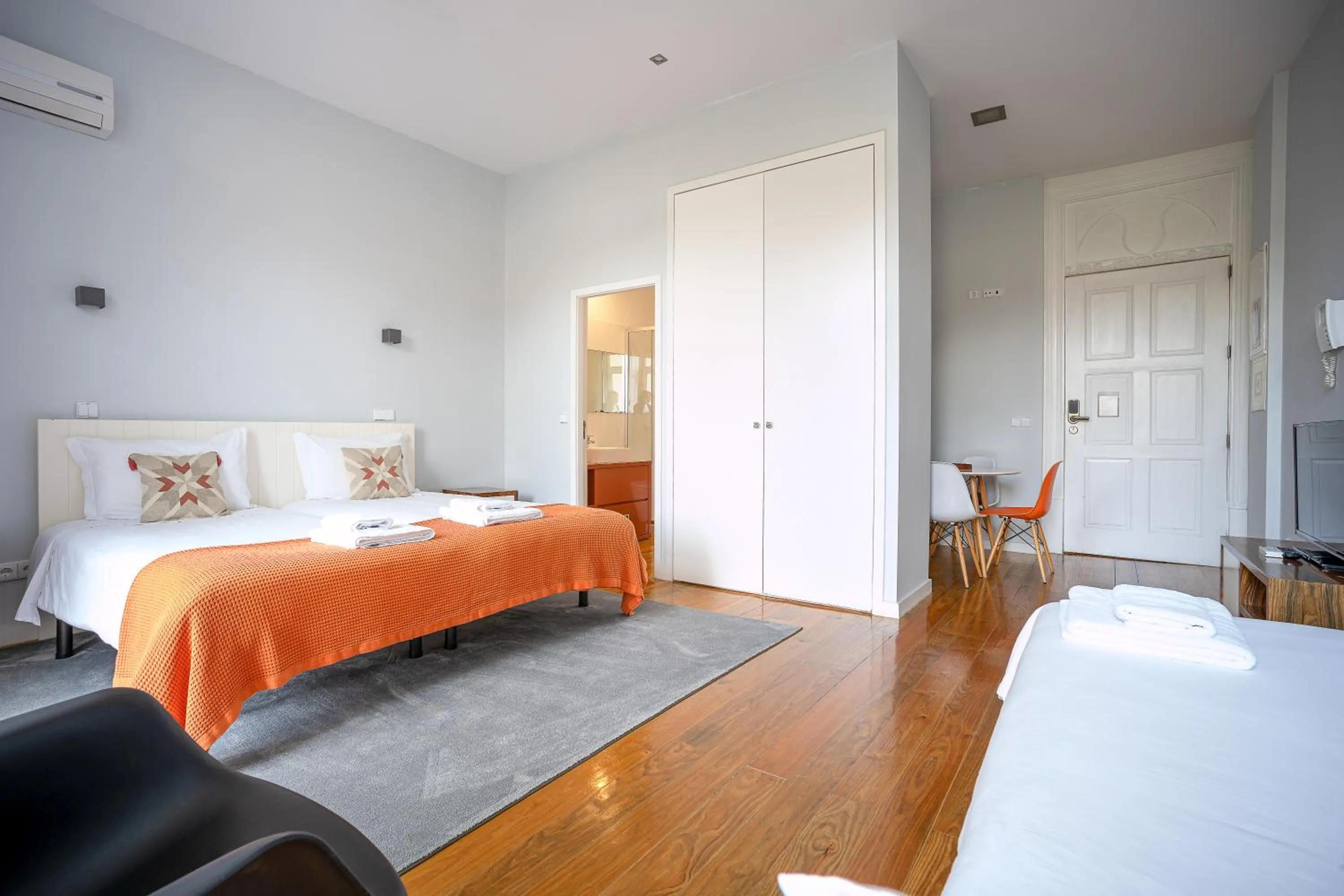 Photo of the whole room, Bed in Oporto Trendy Apartments