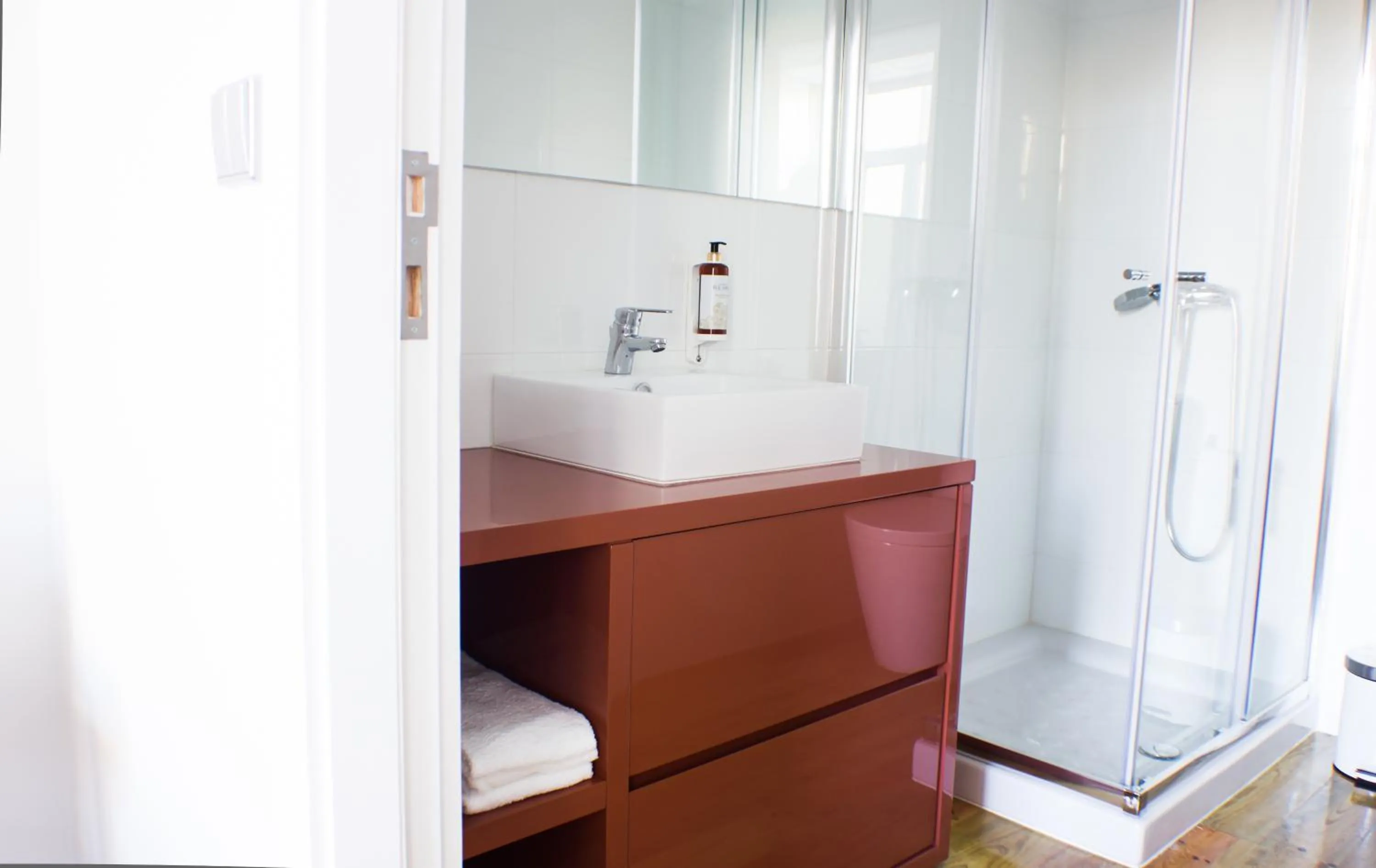 Shower in Oporto Trendy Apartments