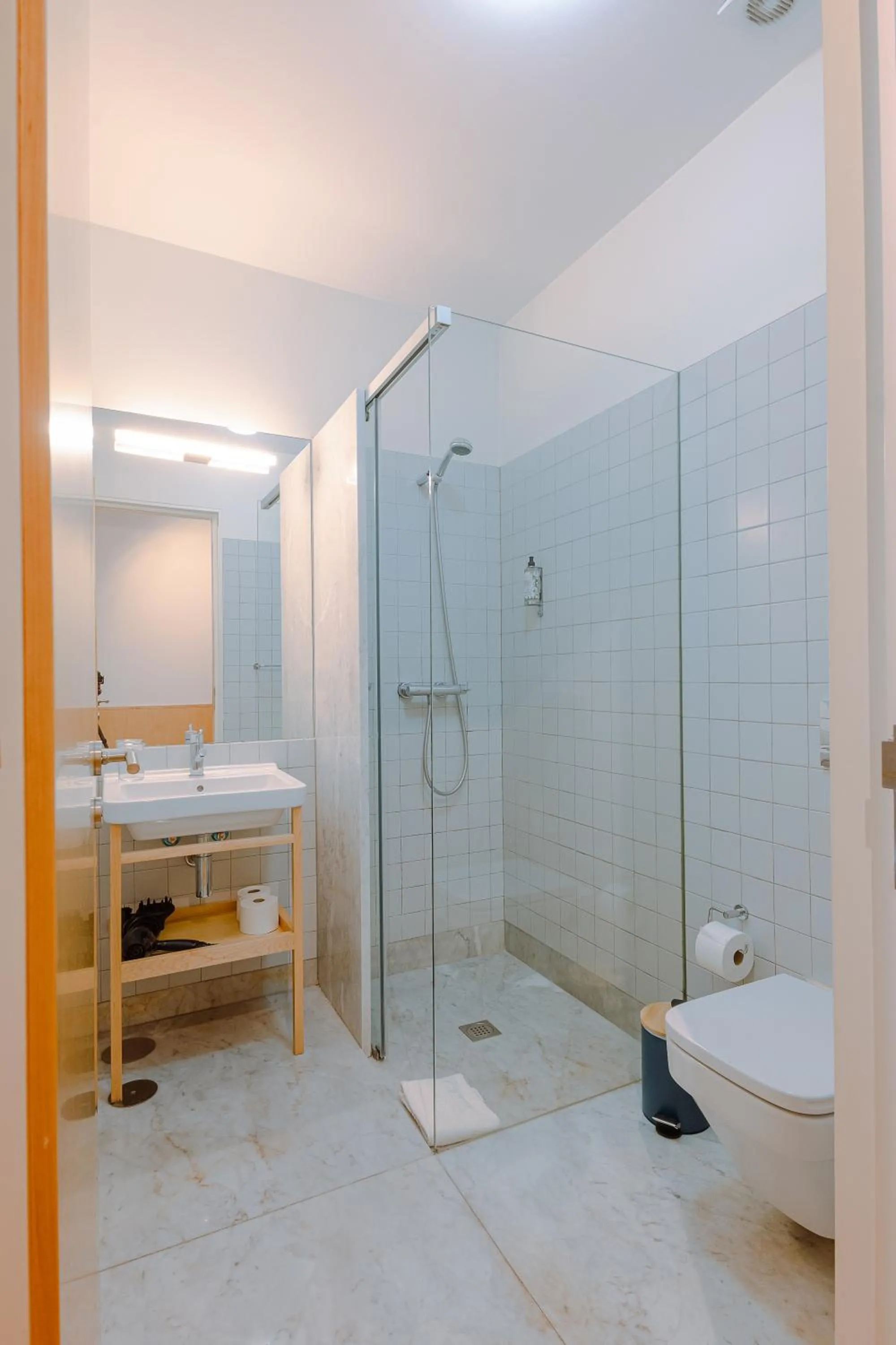 Shower in Oporto Trendy Apartments