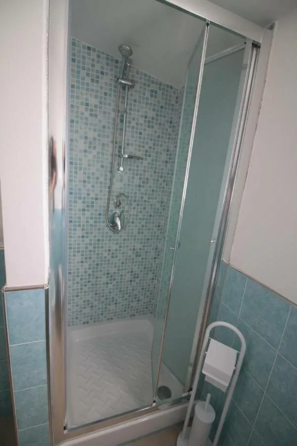 Shower in La Rosatea Rooms