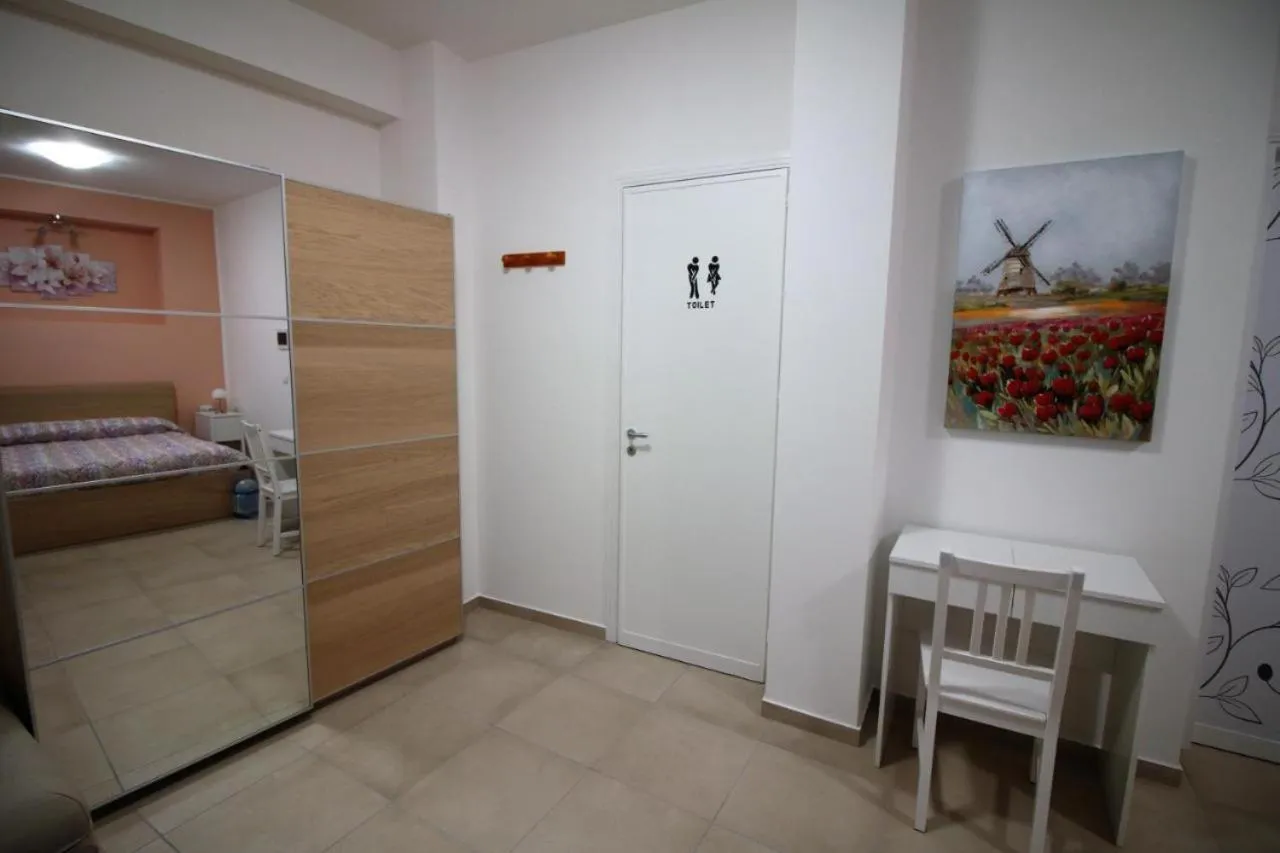 wardrobe in La Rosatea Rooms