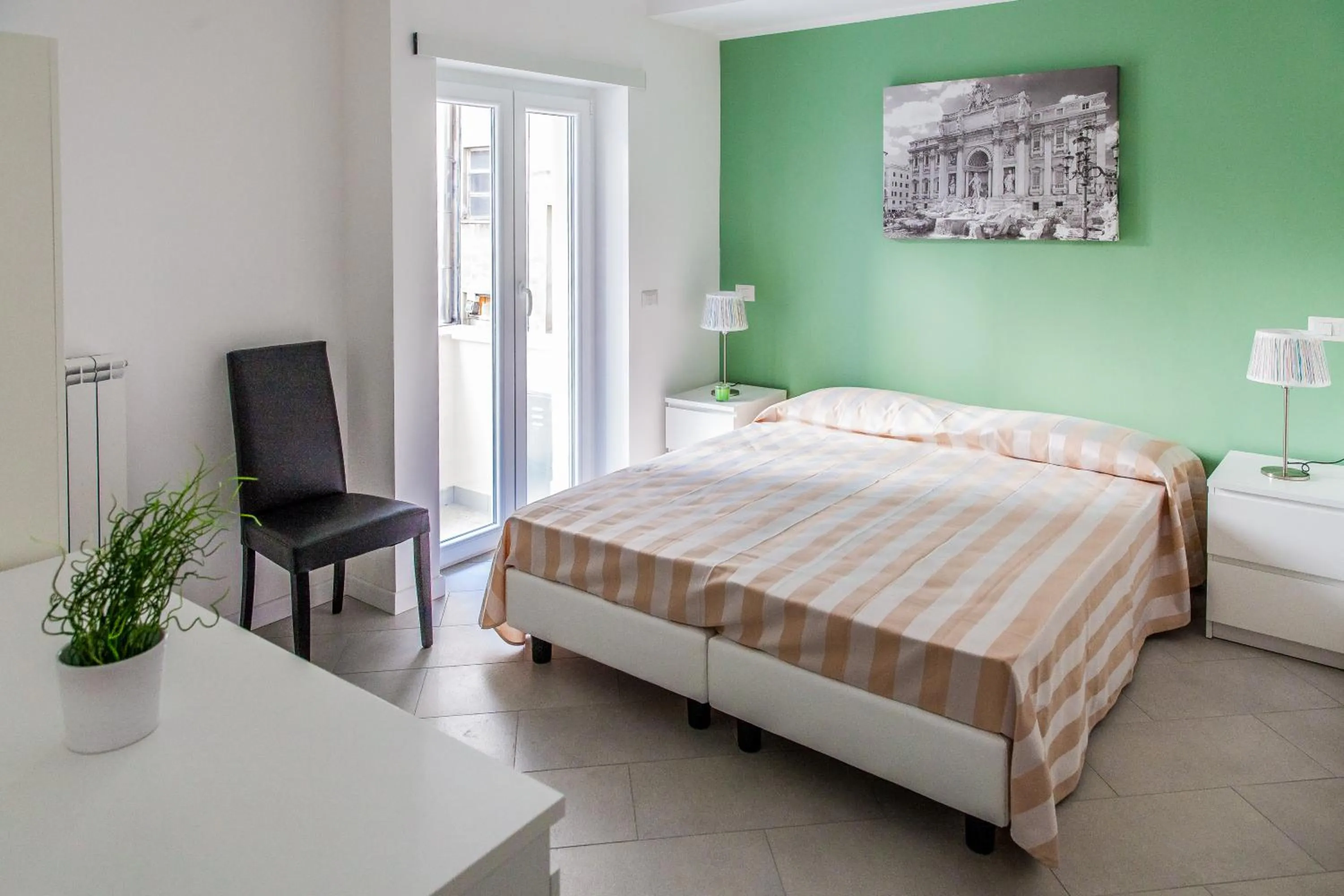 Facade/entrance, Bed in Vatican Rooms Holiday in Rome