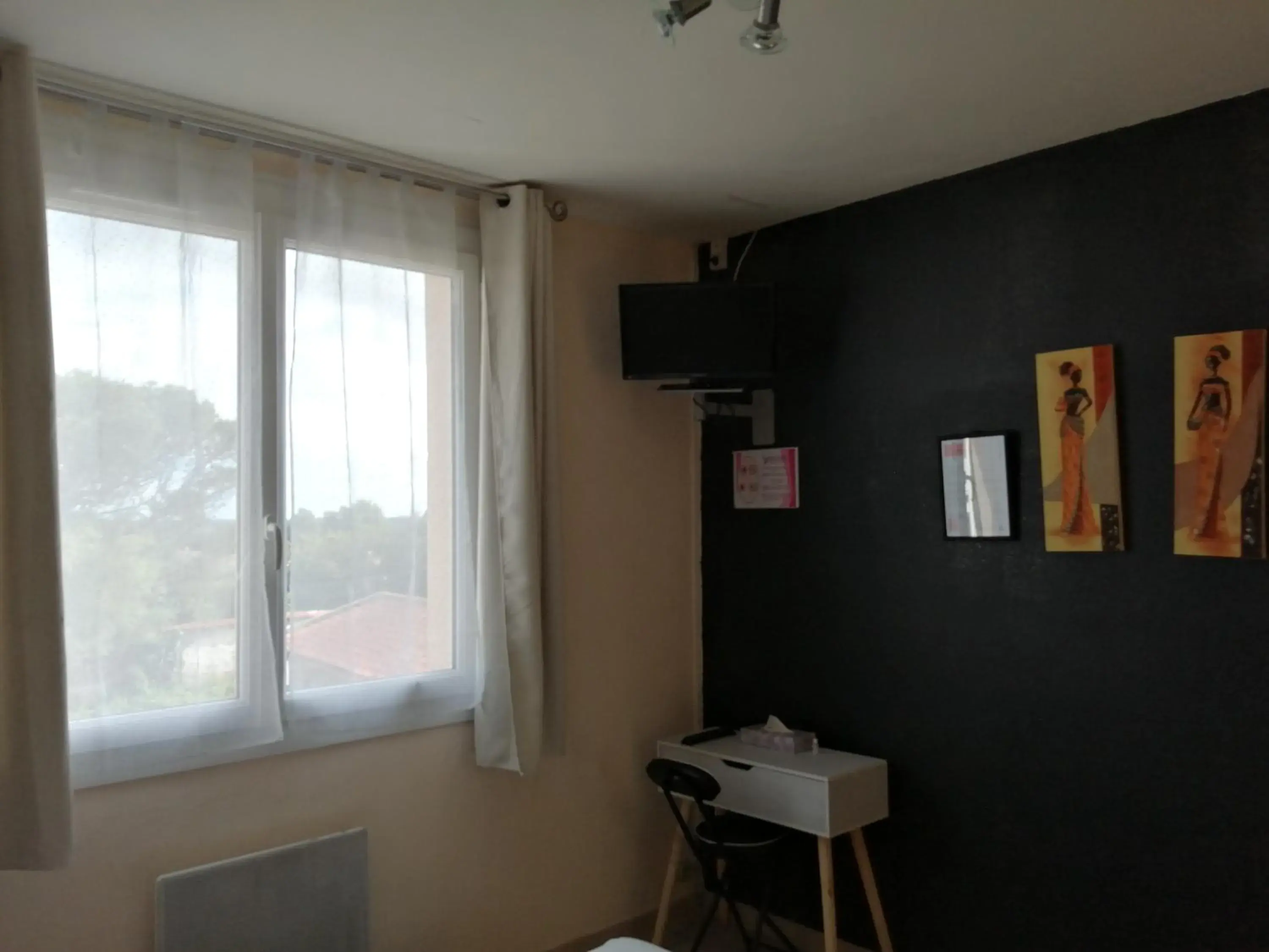 Double Room - single occupancy in Les Voyageurs Double Room - single occupancy in Les Voyageurs