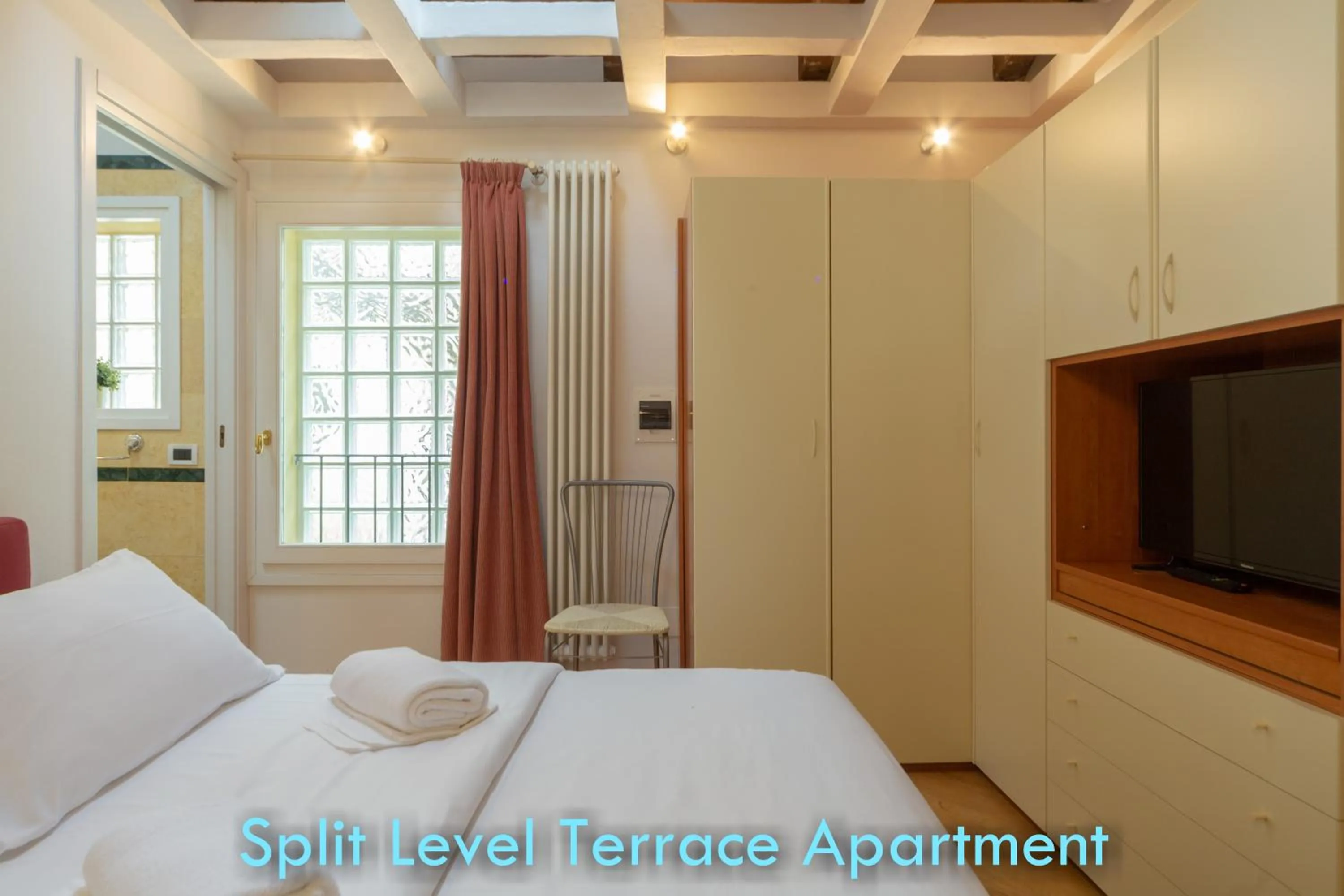 Bed in BolognaRoomscom - Santo Stefano Apartments