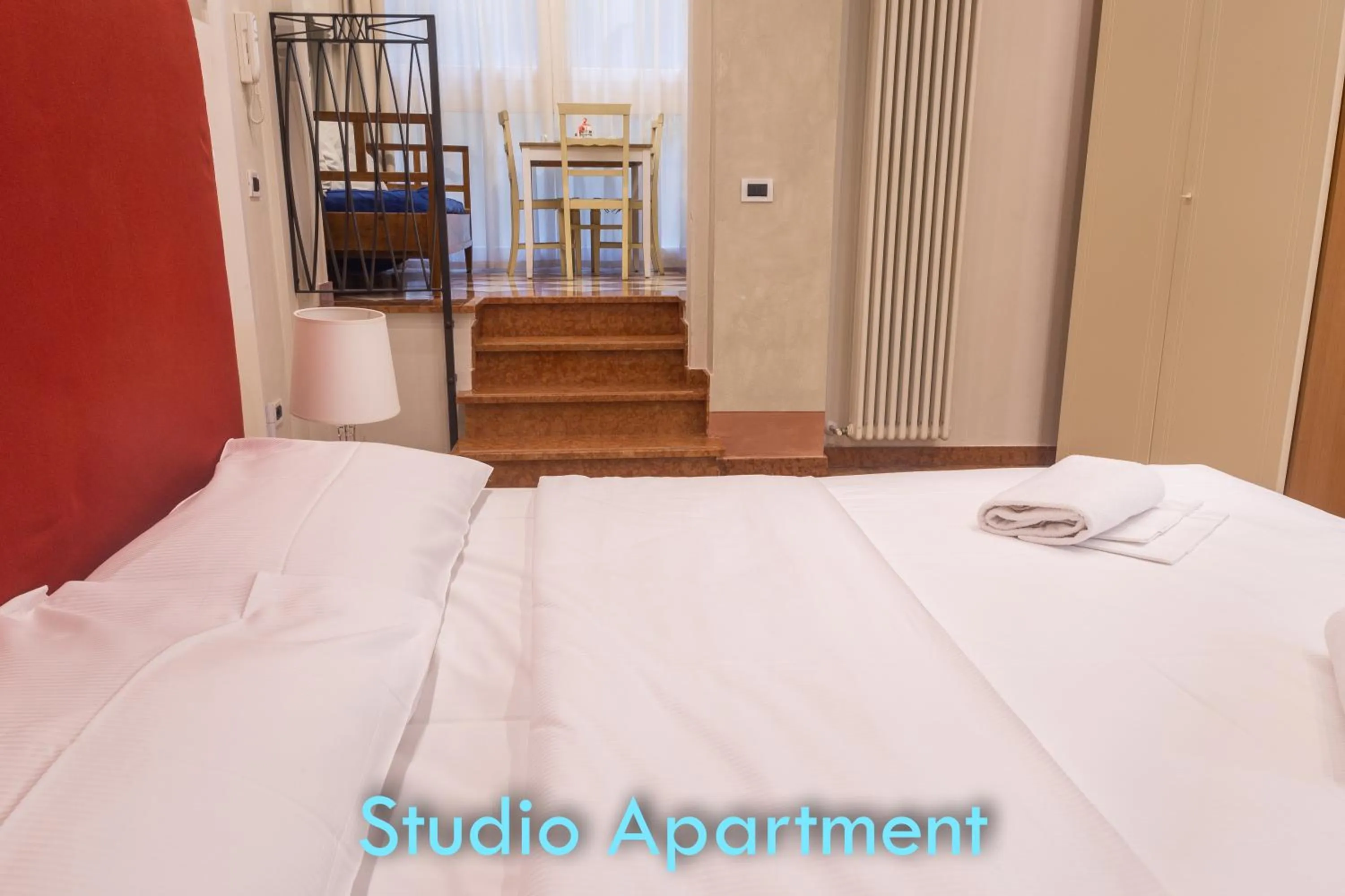 Bed in BolognaRoomscom - Santo Stefano Apartments