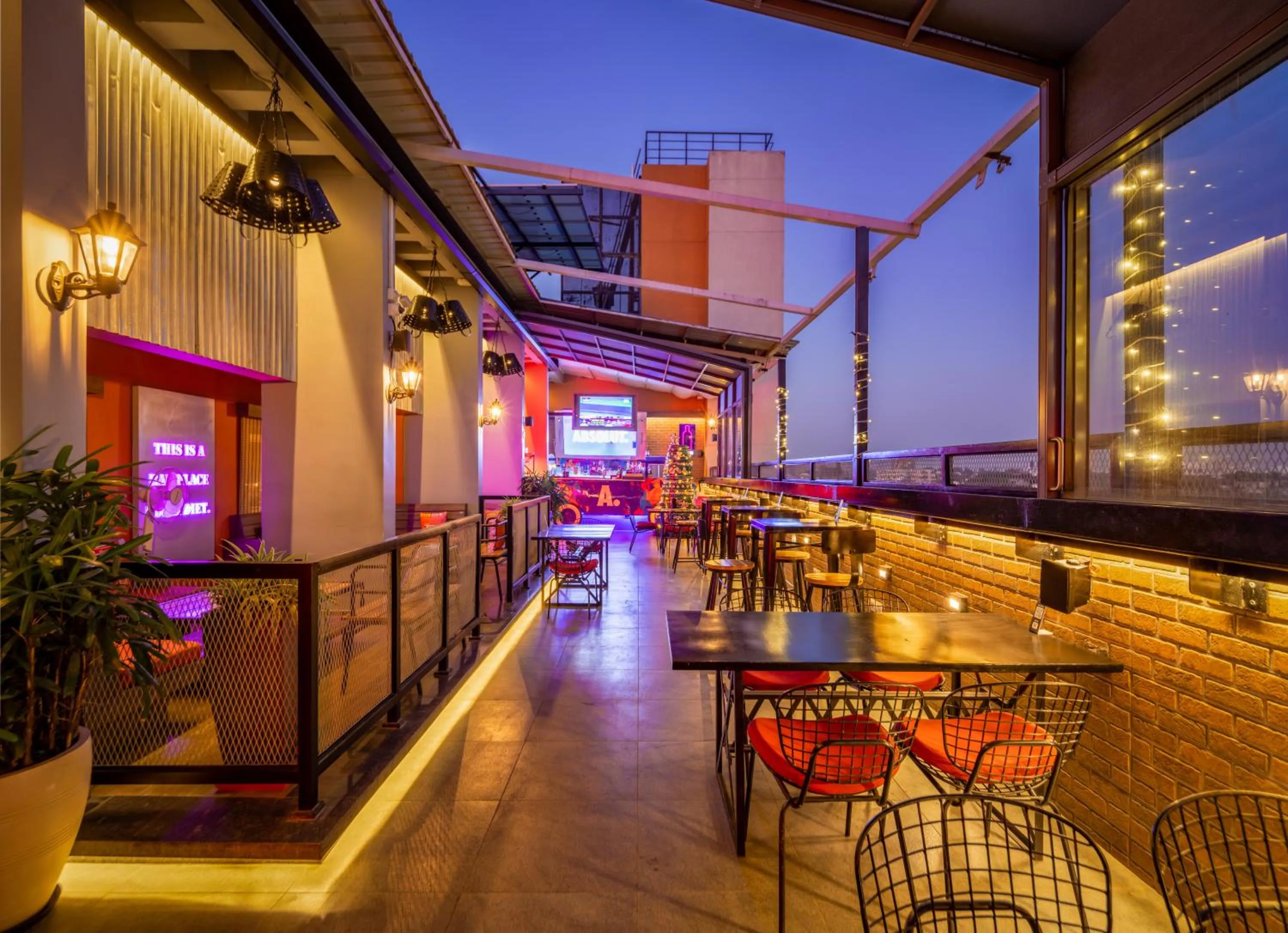 Lounge or bar in ibis Bengaluru City Centre - An Accor Brand