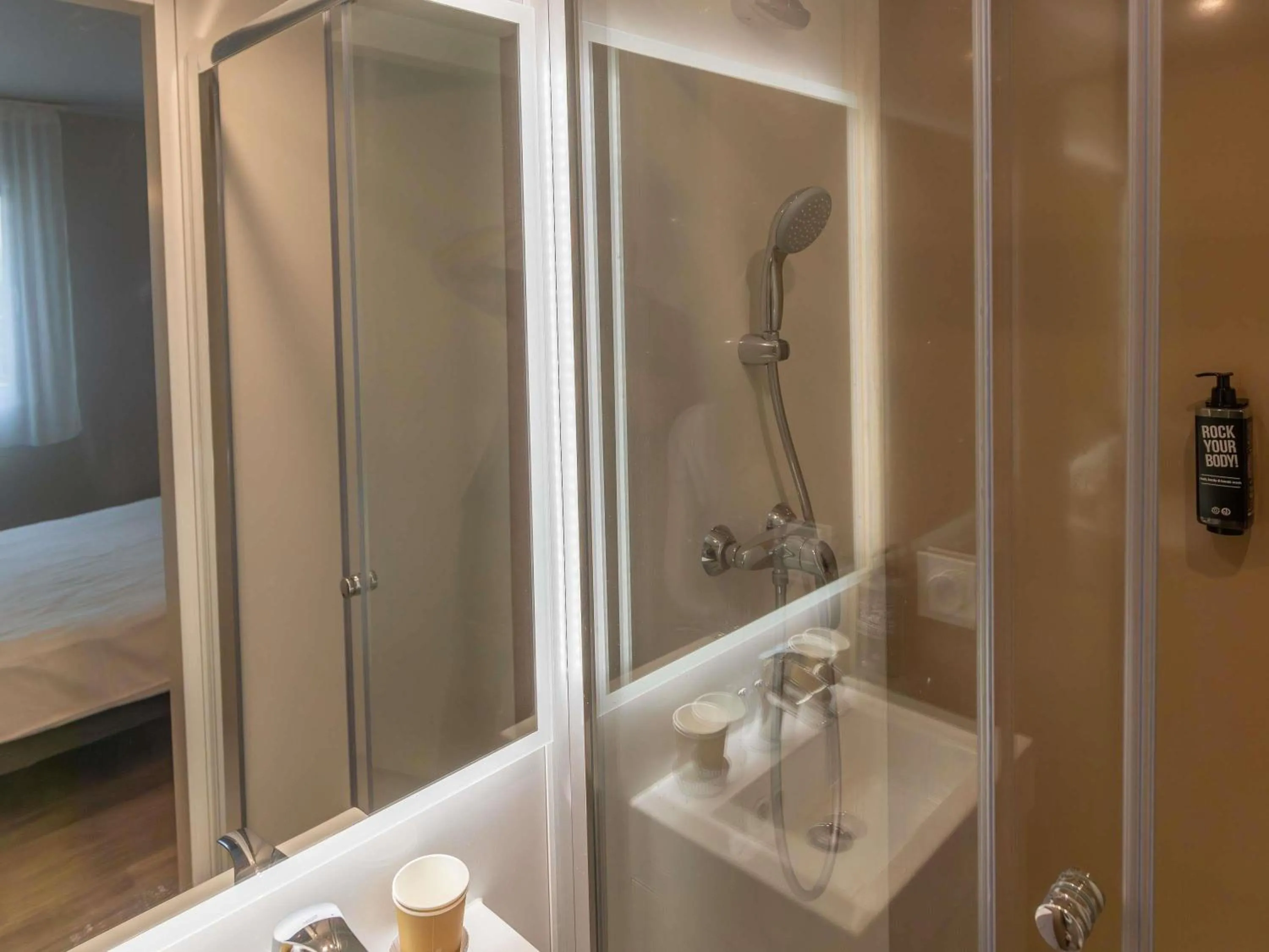 Bedroom in ibis budget Ciboure St-Jean-Luz