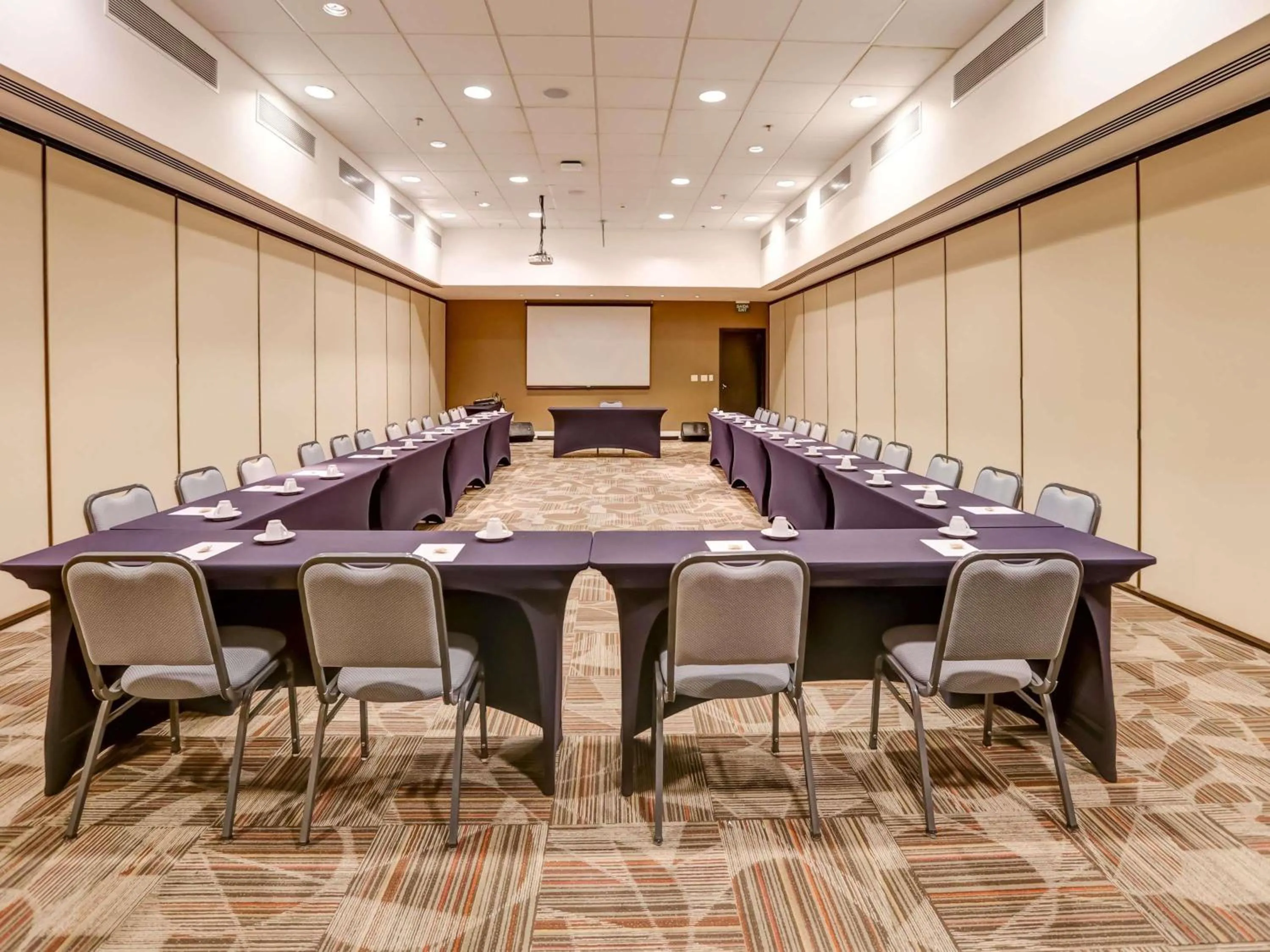 Meeting/conference room in Mercure Rio de Janeiro Barra da Tijuca