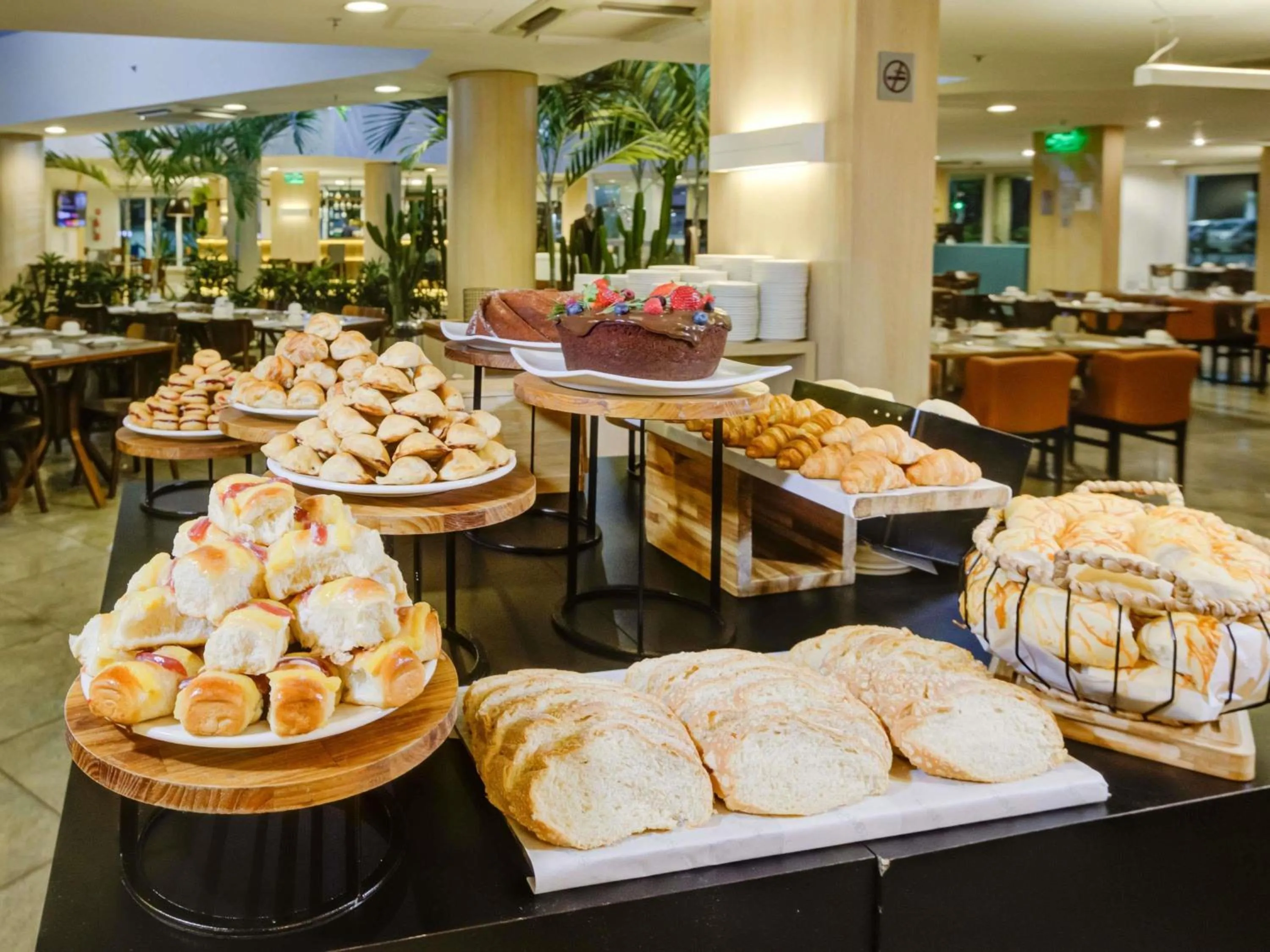 Breakfast in Mercure Rio de Janeiro Barra da Tijuca