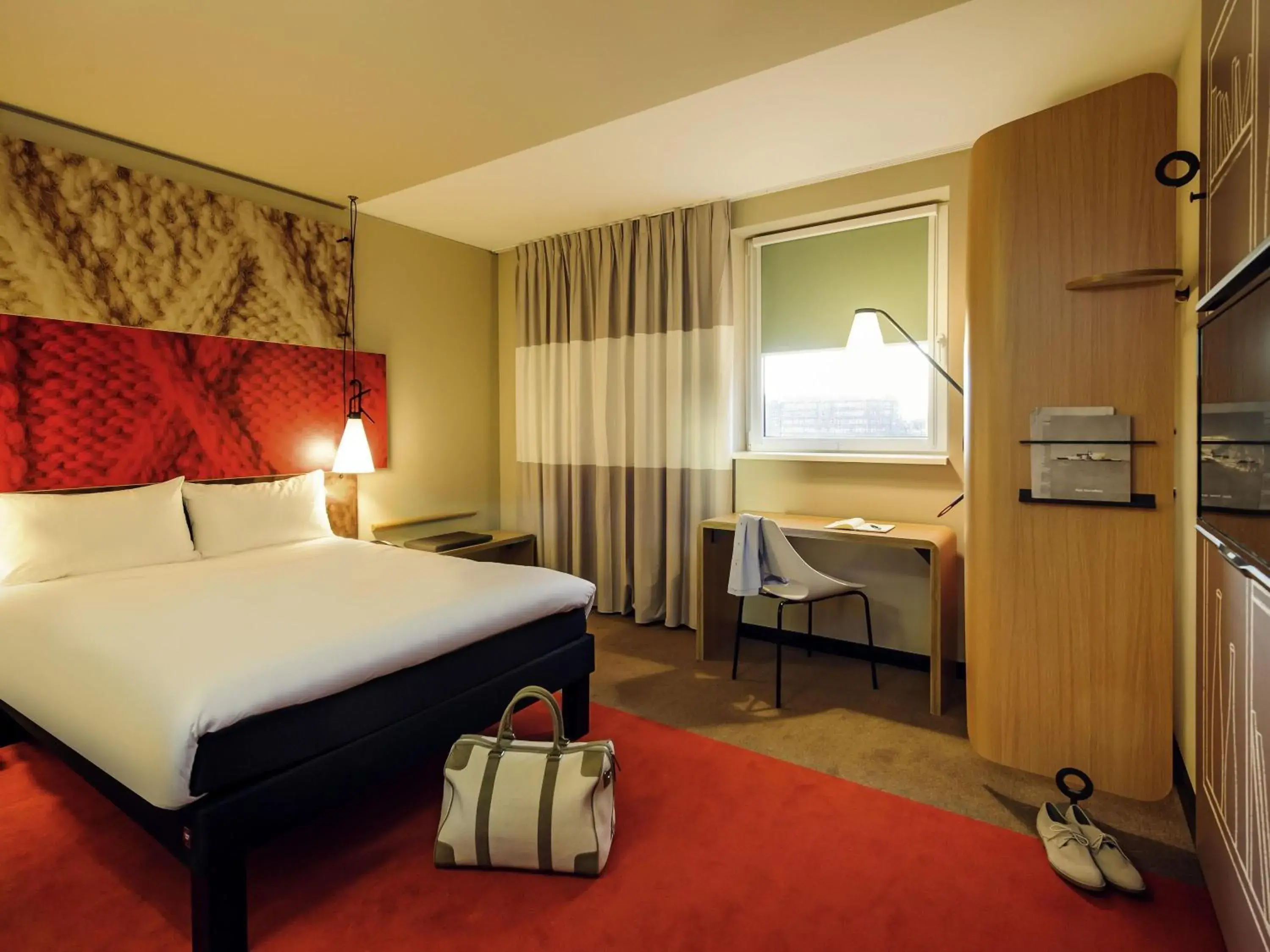 Superior Queen Room with Single Sofa Bed in Ibis Hamburg City Superior Queen Room with Single Sofa Bed in Ibis Hamburg City