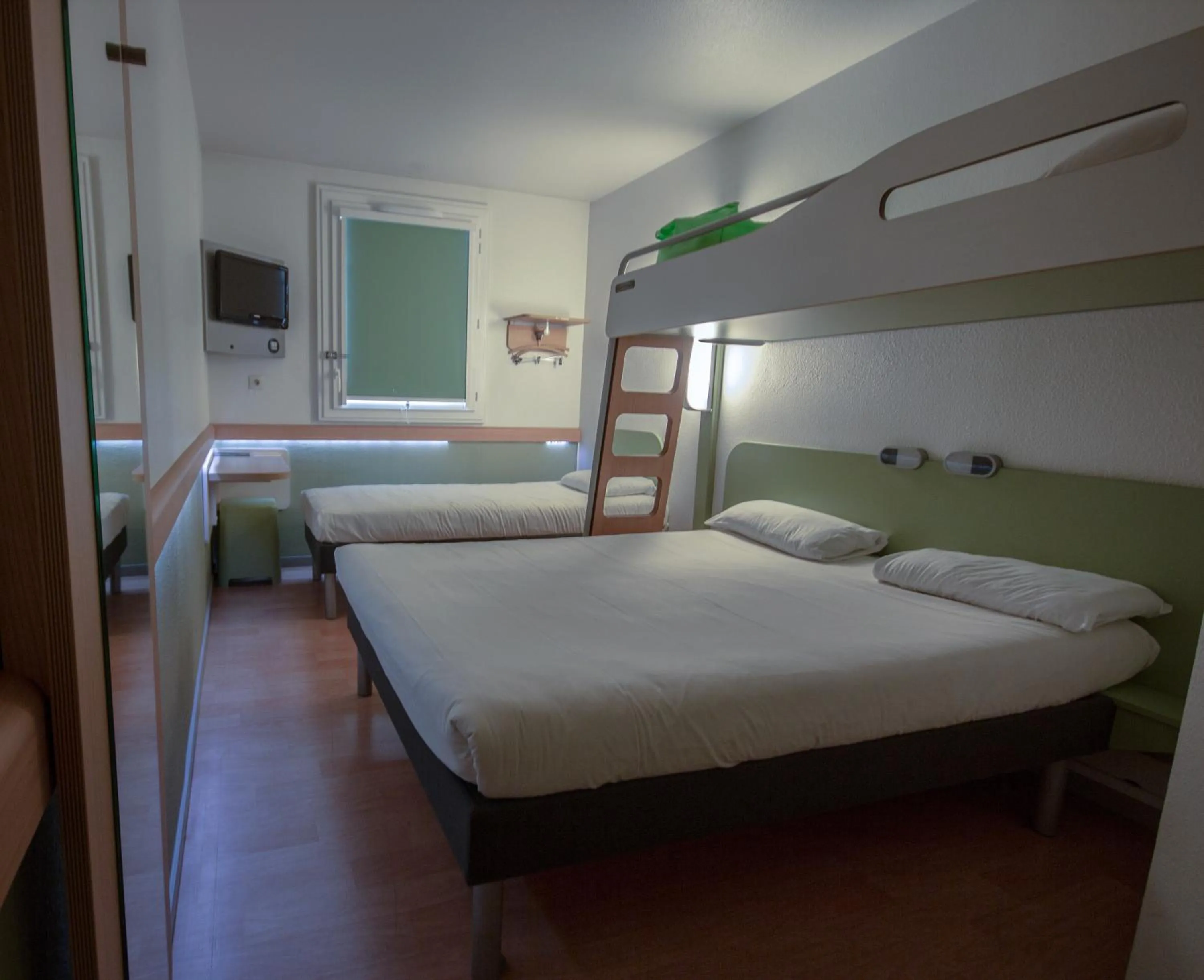 Family, Bed in ibis budget Bordeaux Sud