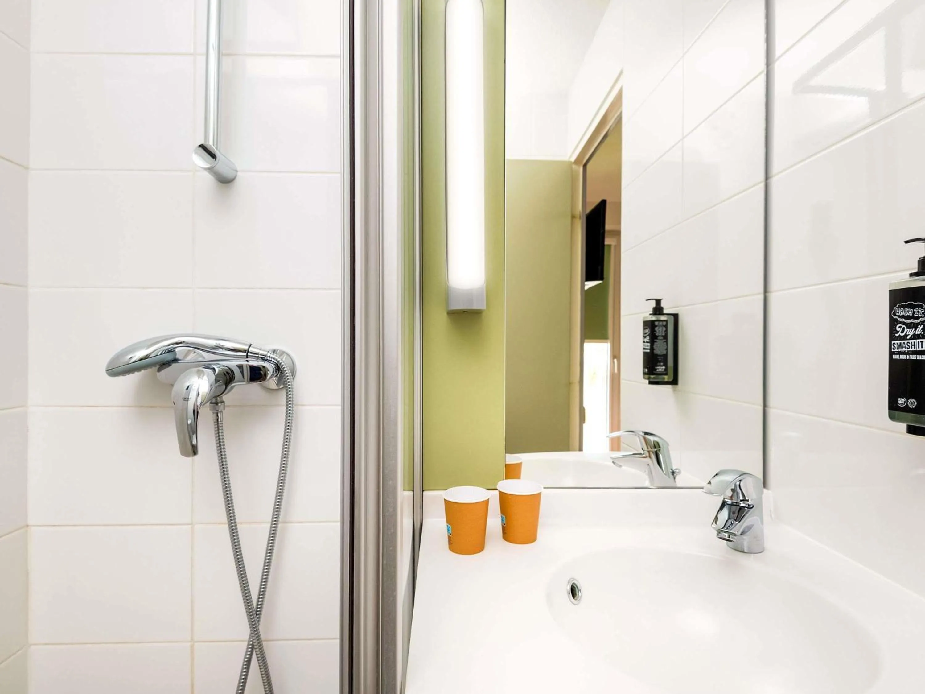 Bedroom in ibis budget Bordeaux Sud