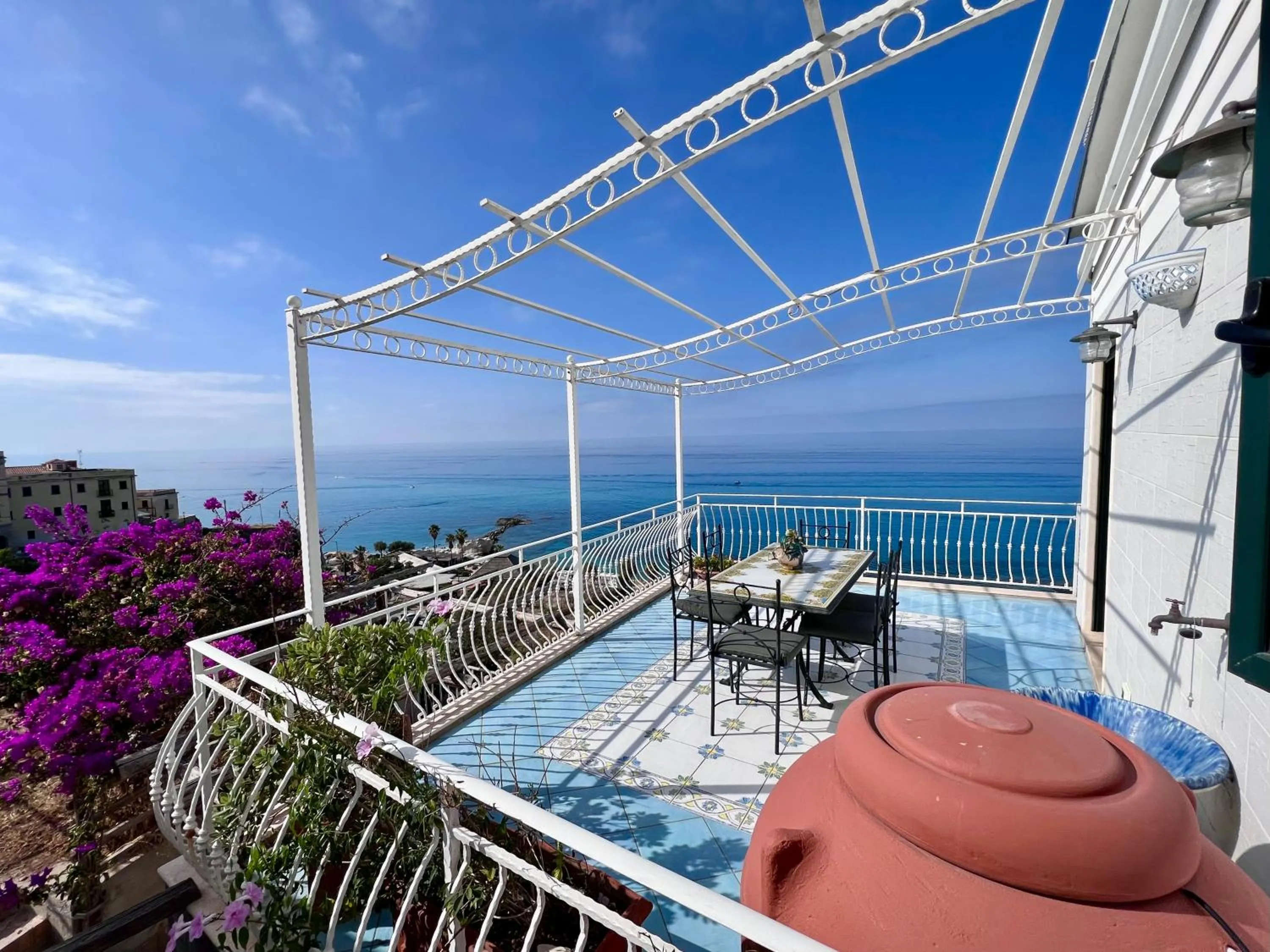 Summer in Bella Tropea Suite