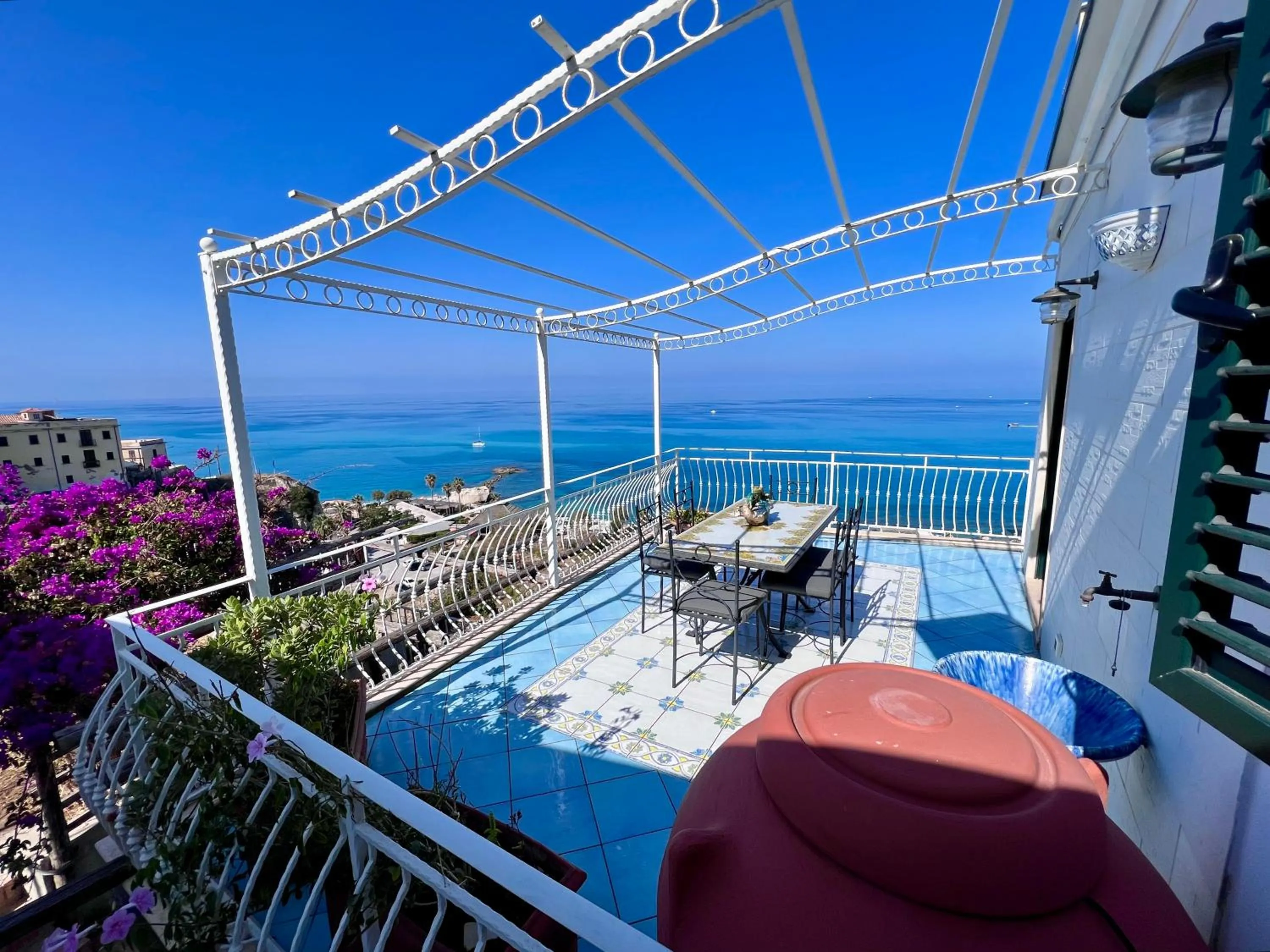 Property building in Bella Tropea Suite