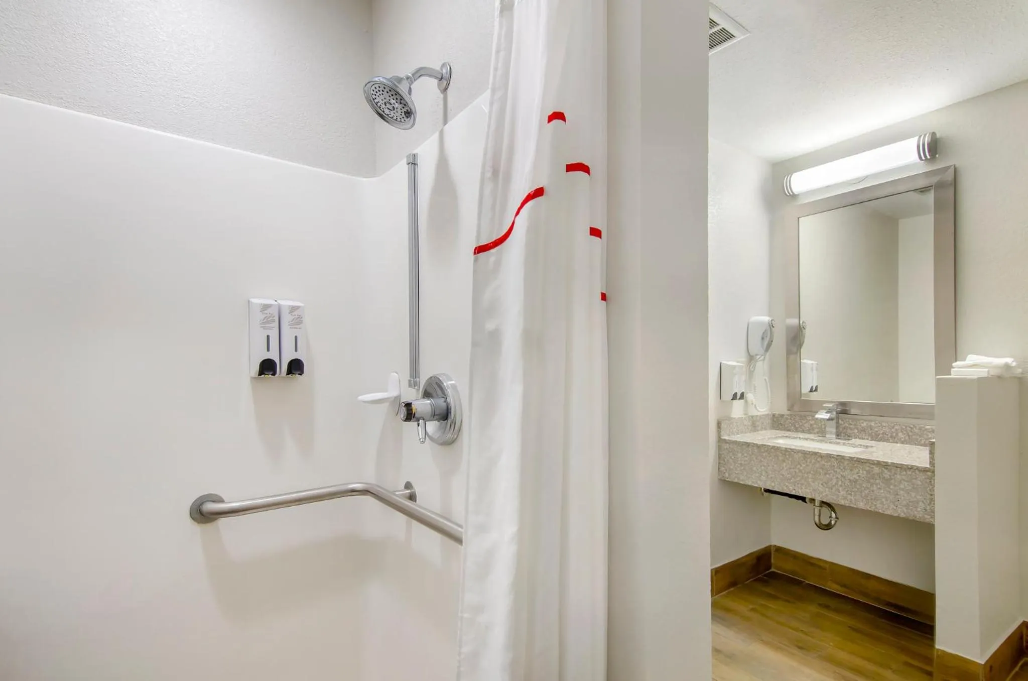 Bathroom in Red Roof Inn Staunton