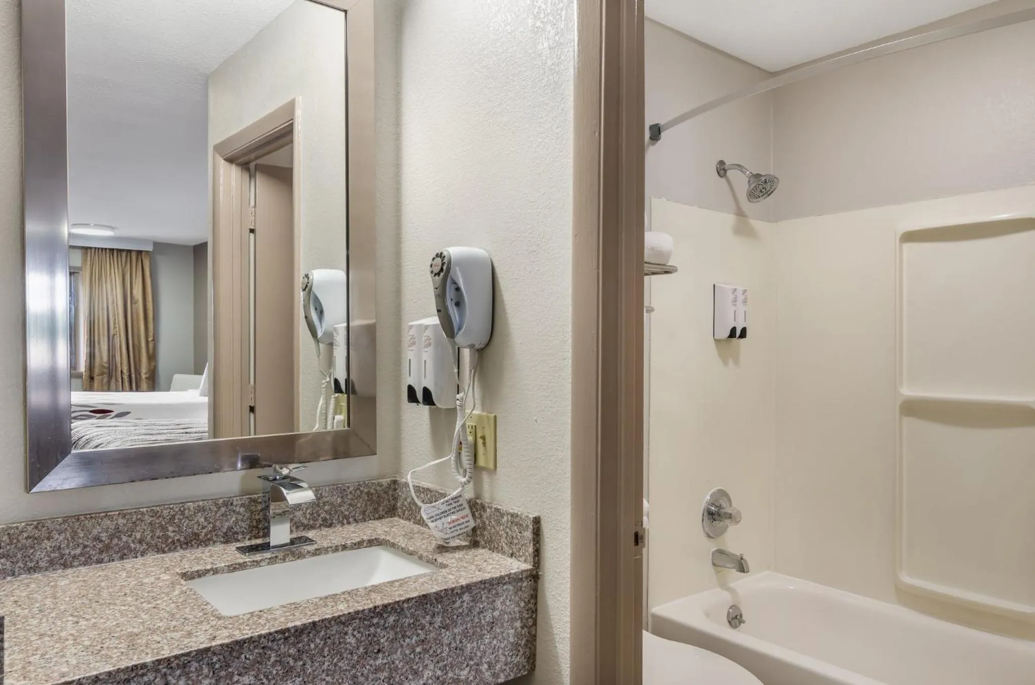 Bathroom in Red Roof Inn Staunton