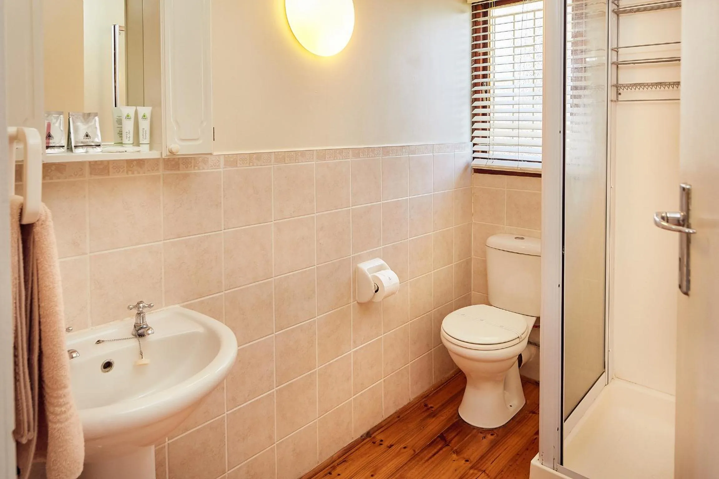 Bathroom in First Group Kowie River Chalets
