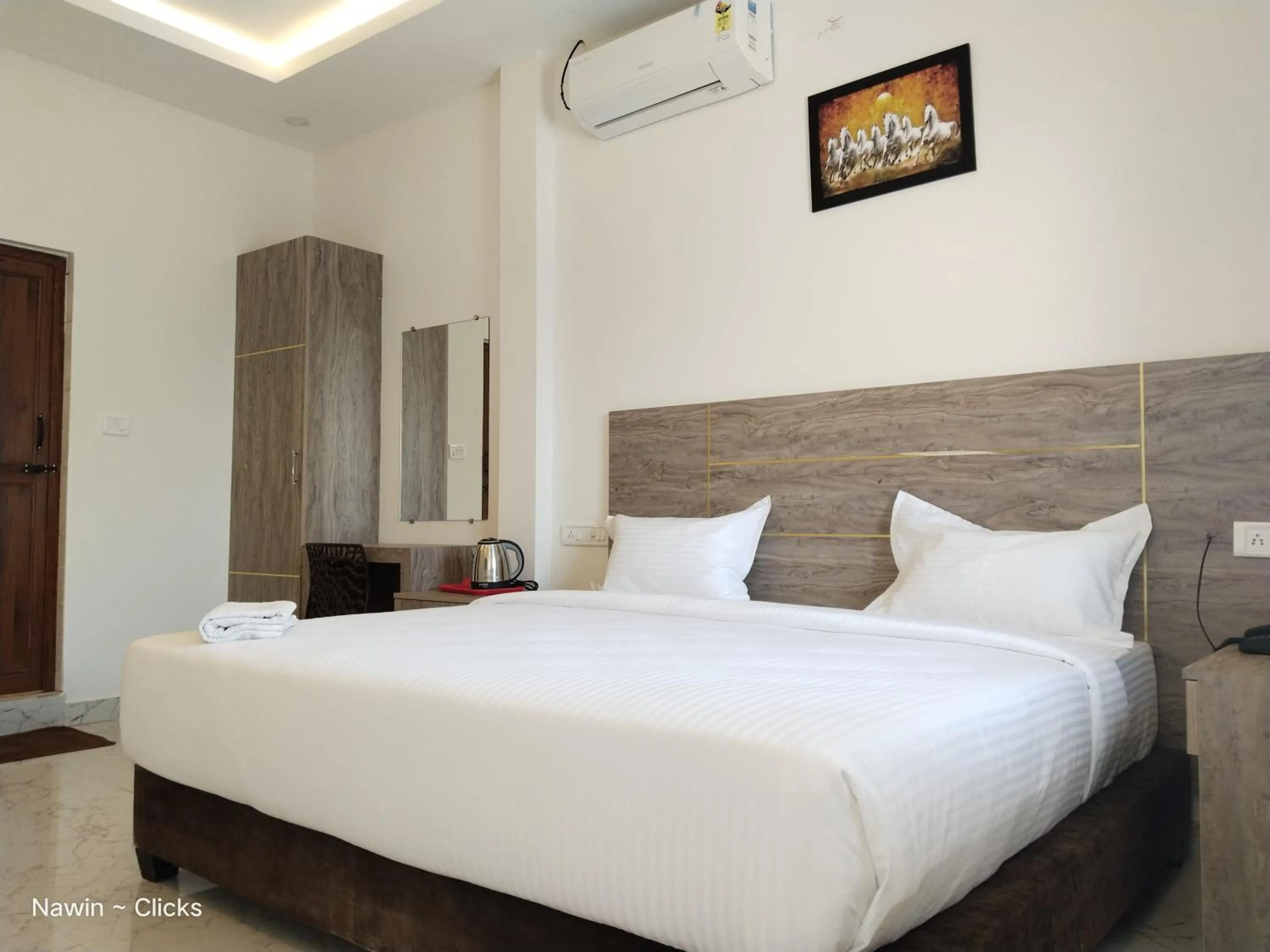 Bed in RedFox Hotel-T.Nagar