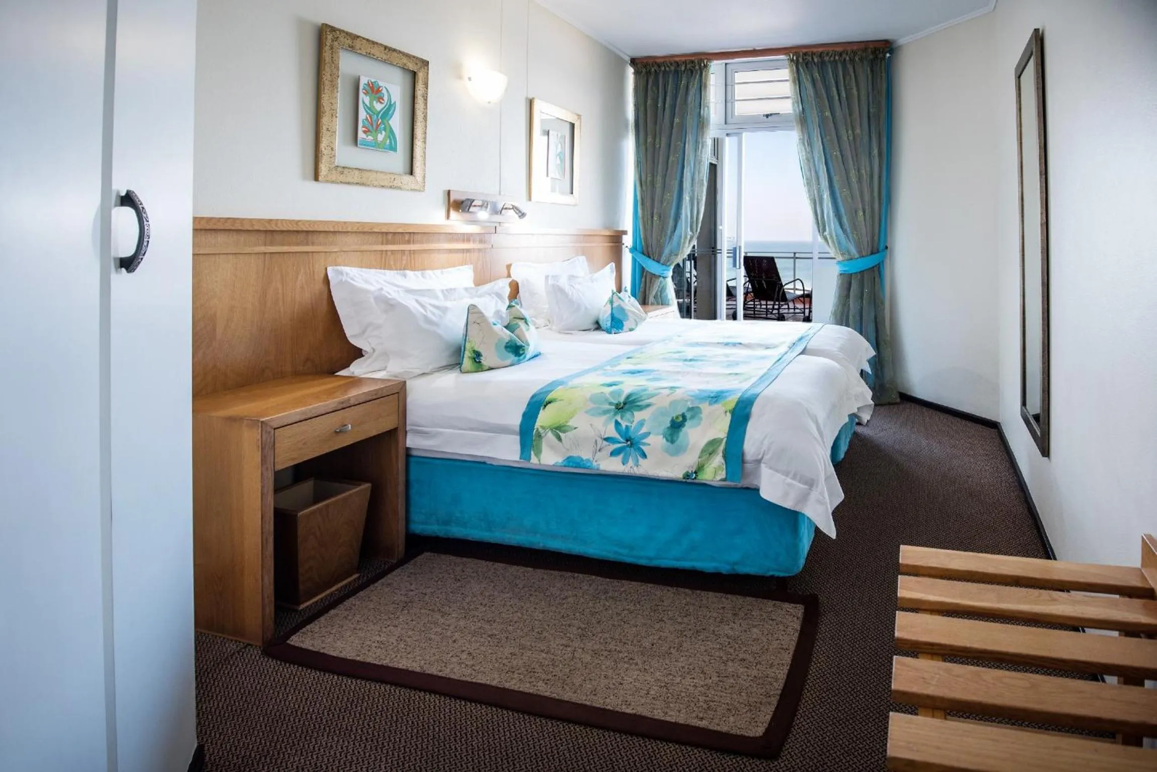 Bed in First Group La Cote D'Azur