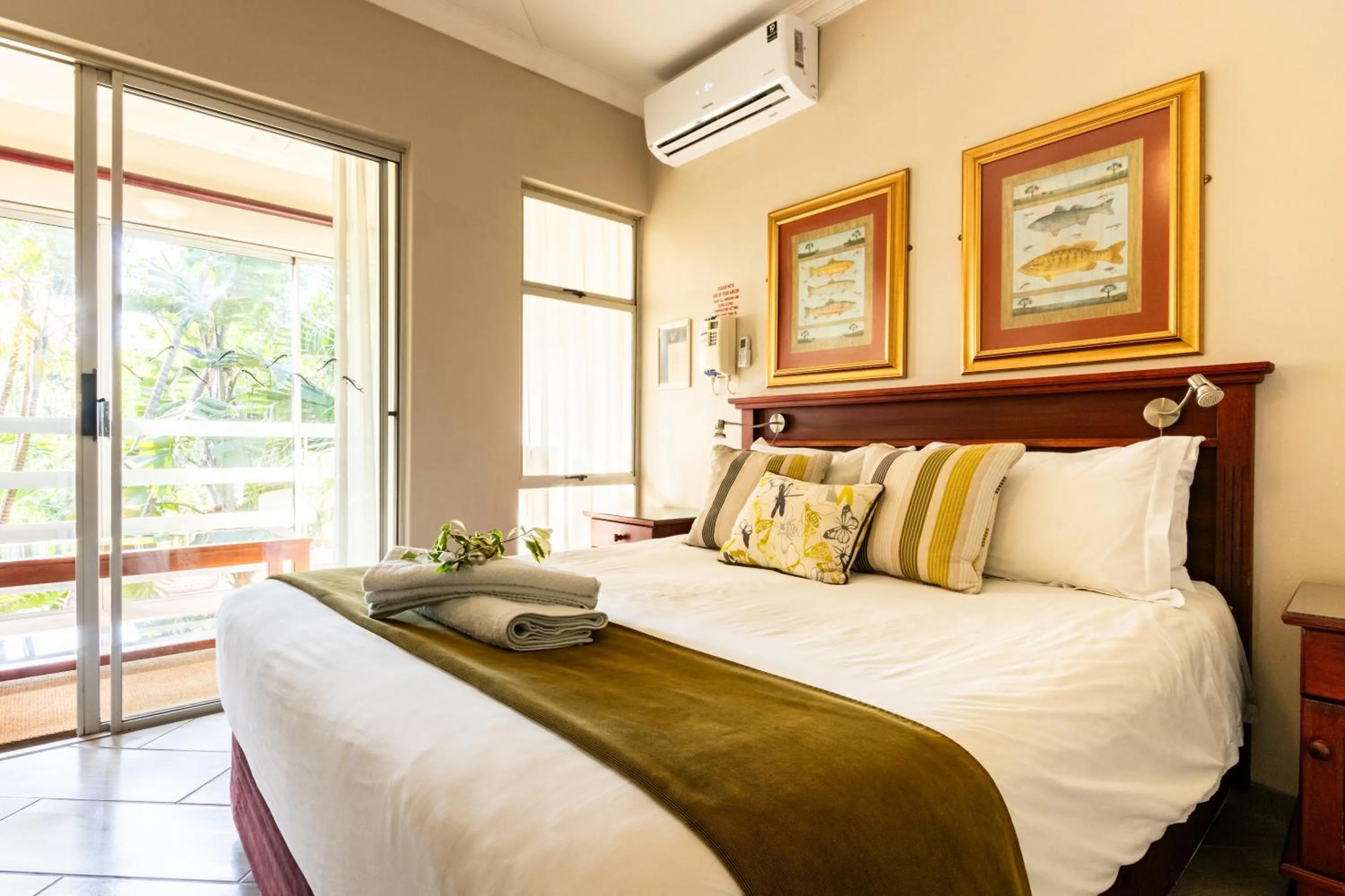 Bed in Perna Perna Lodge St Lucia