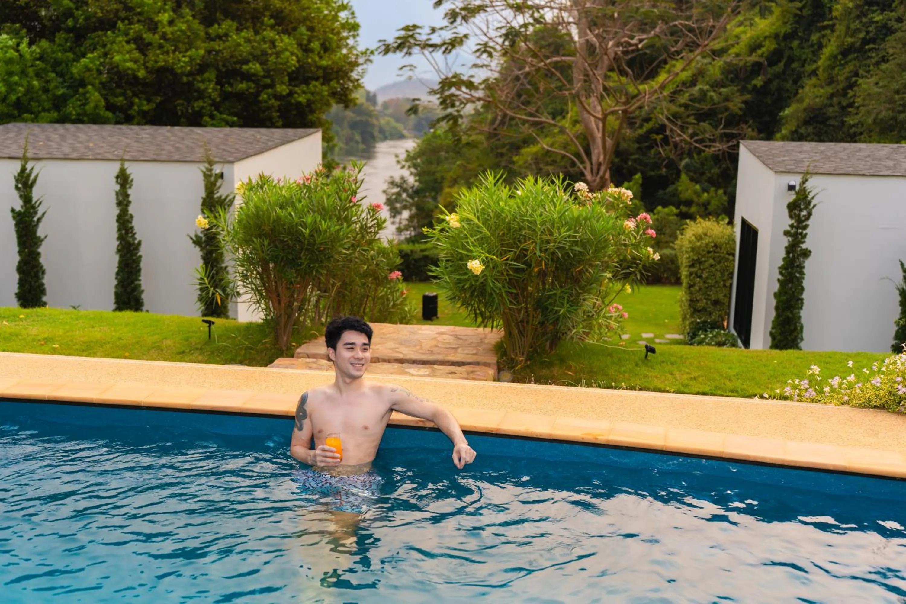 Swimming pool in Rakmak Kan Resort & Cafe