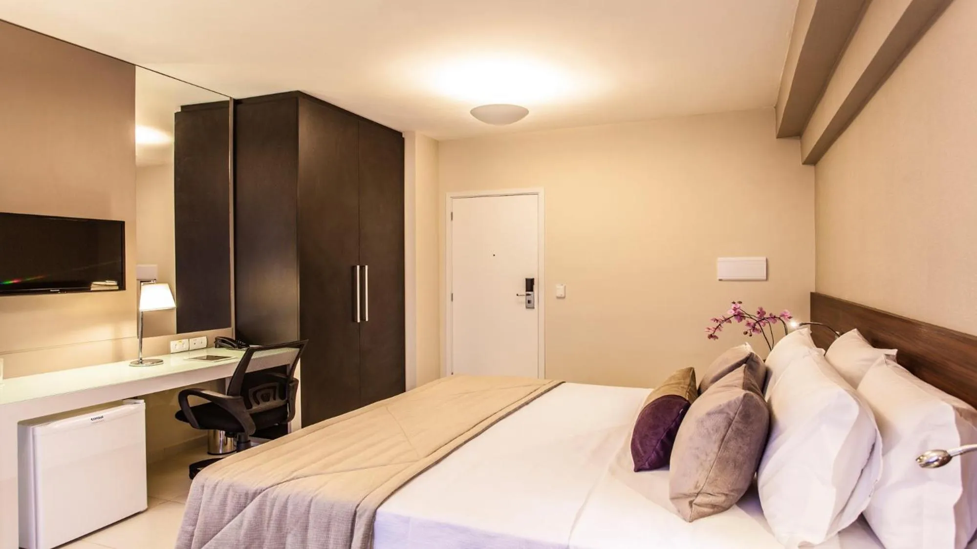 Bedroom, Bed in Blue Tree Towers Bauru