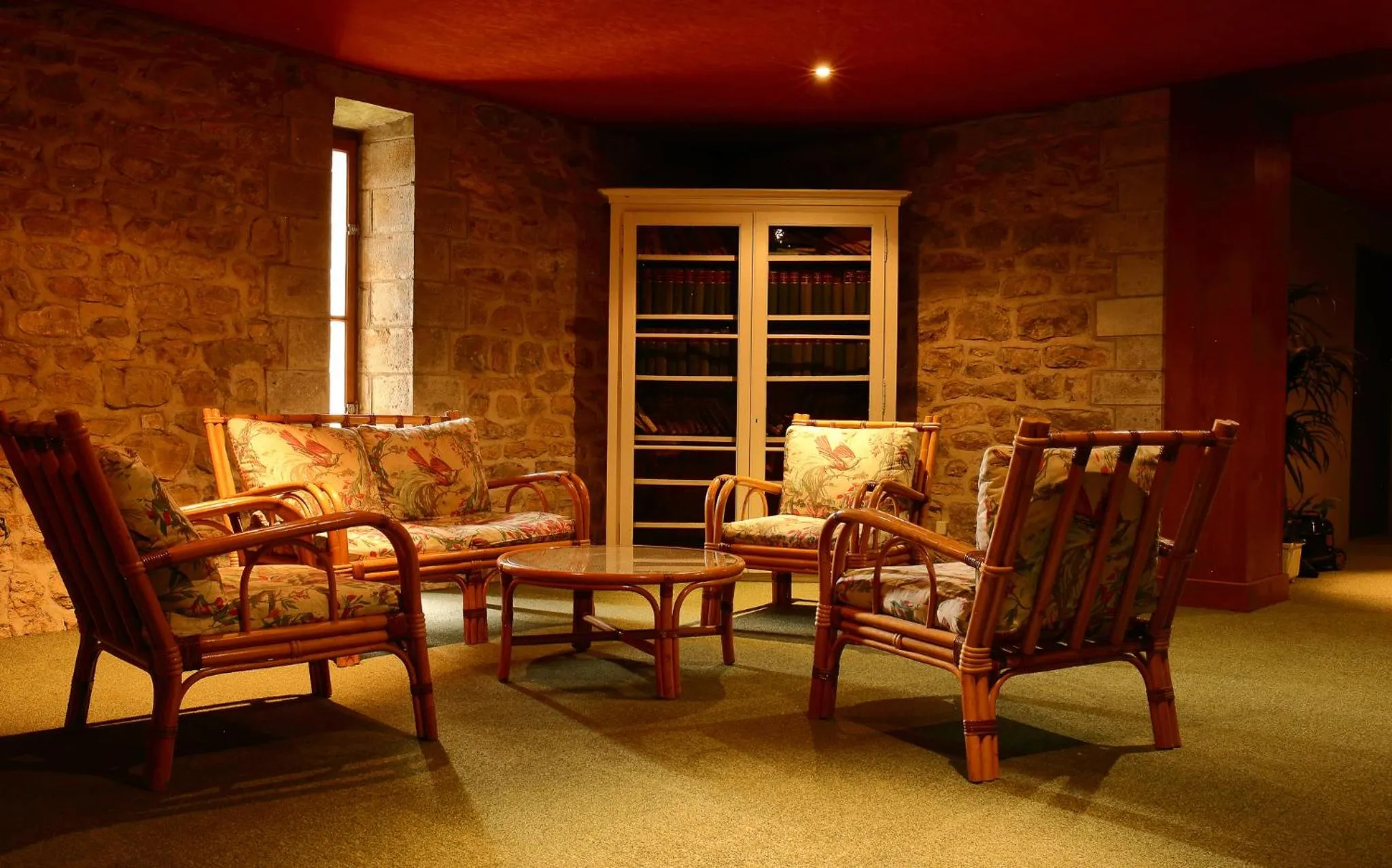 Communal lounge/ TV room in Château de Bournel