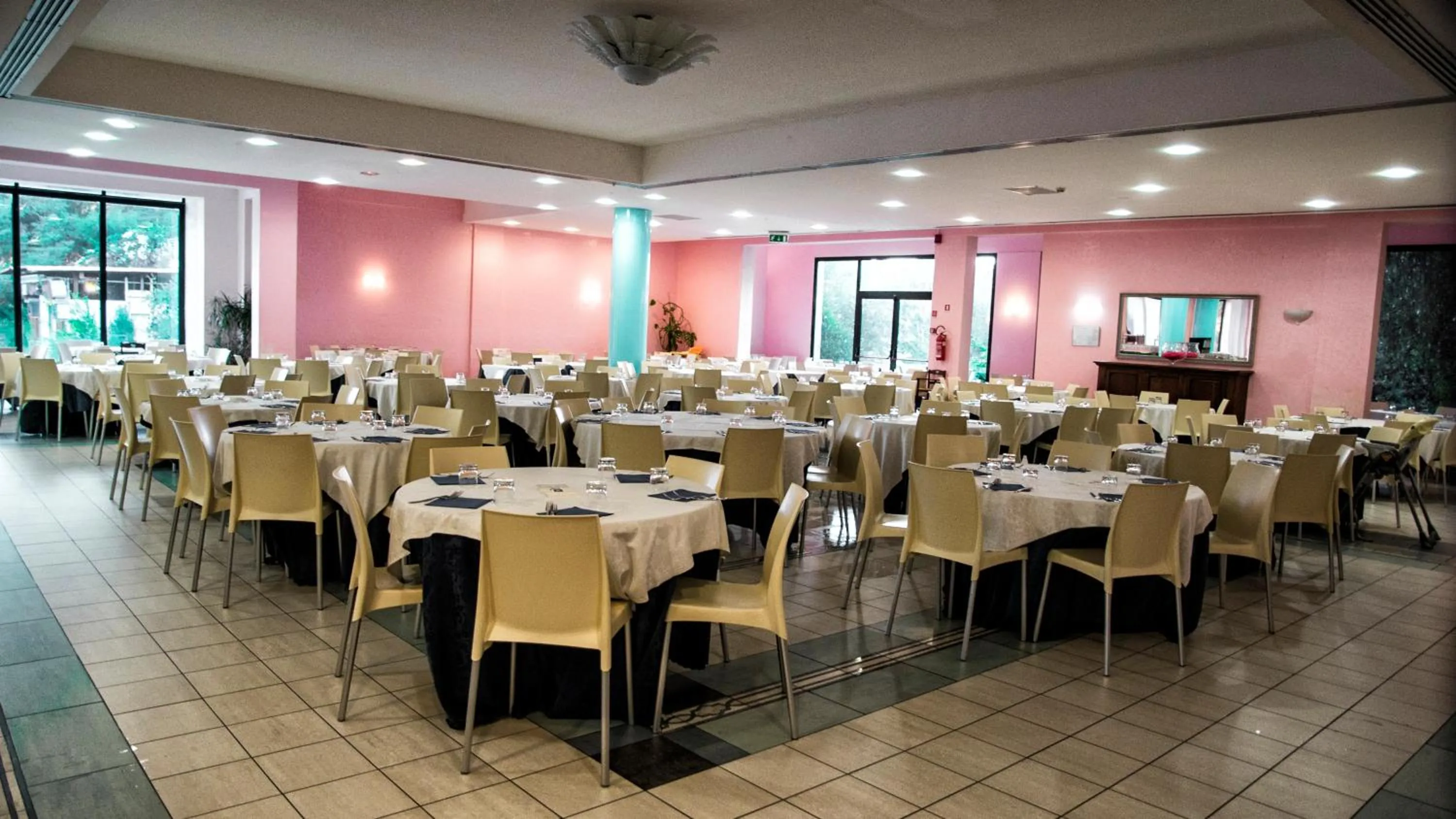 Food and drinks in Villaggio Giardini D'Oriente