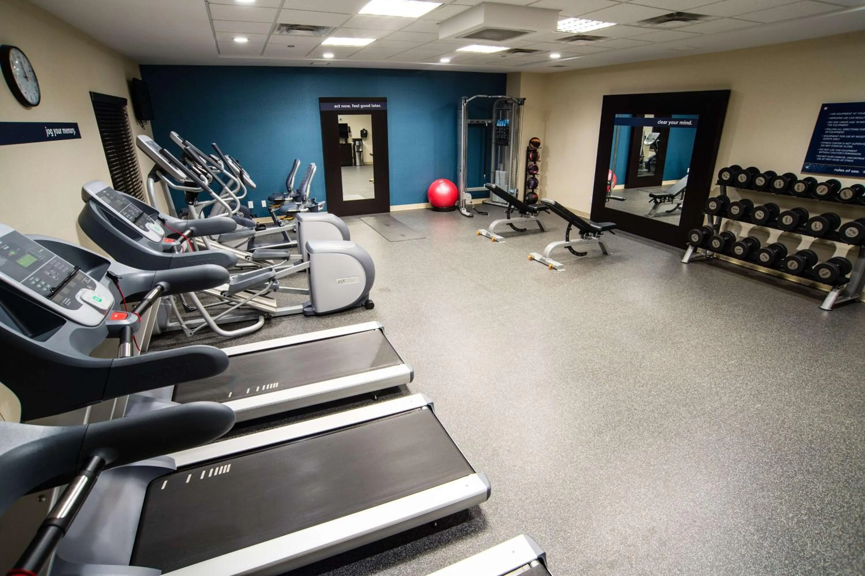 Fitness centre/facilities in Hampton Inn & Suites East Gate Regina