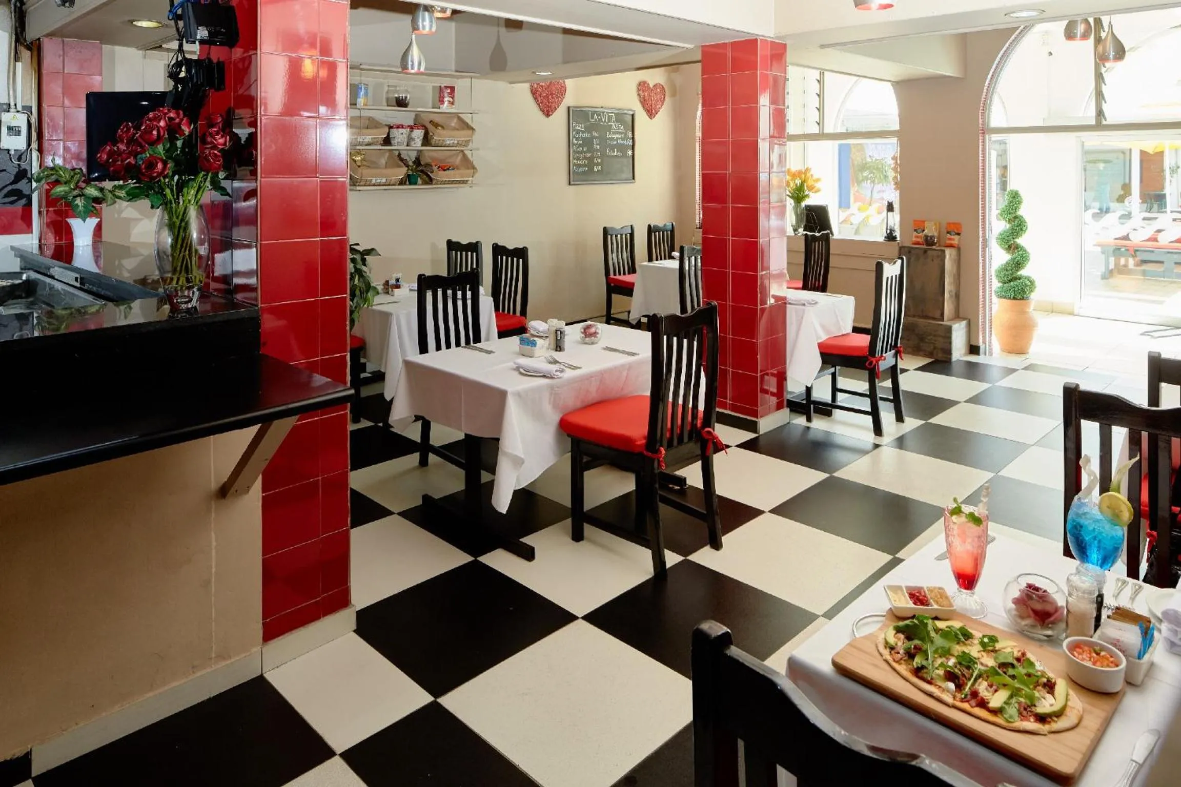 Restaurant/places to eat in First Group La Montagne