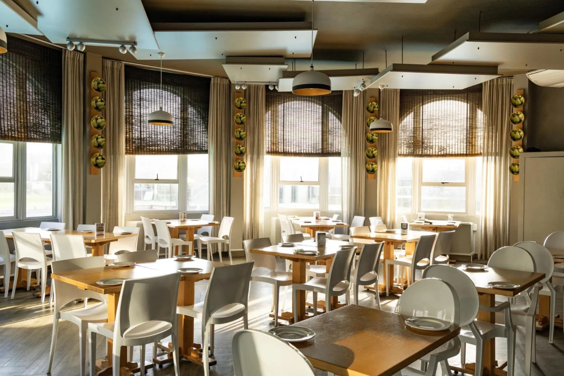 Restaurant/places to eat in First Group La Montagne