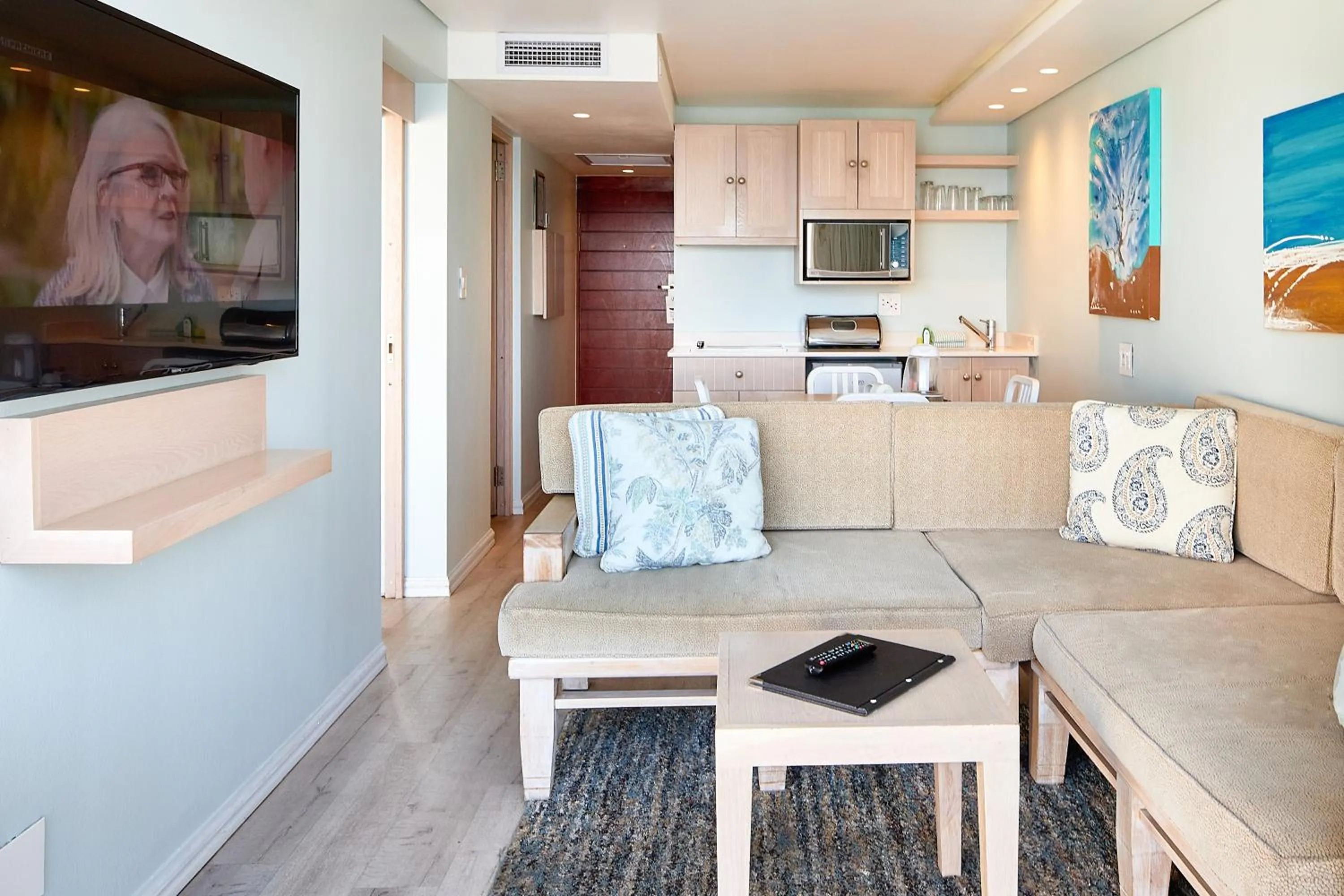 TV and multimedia in First Group La Montagne