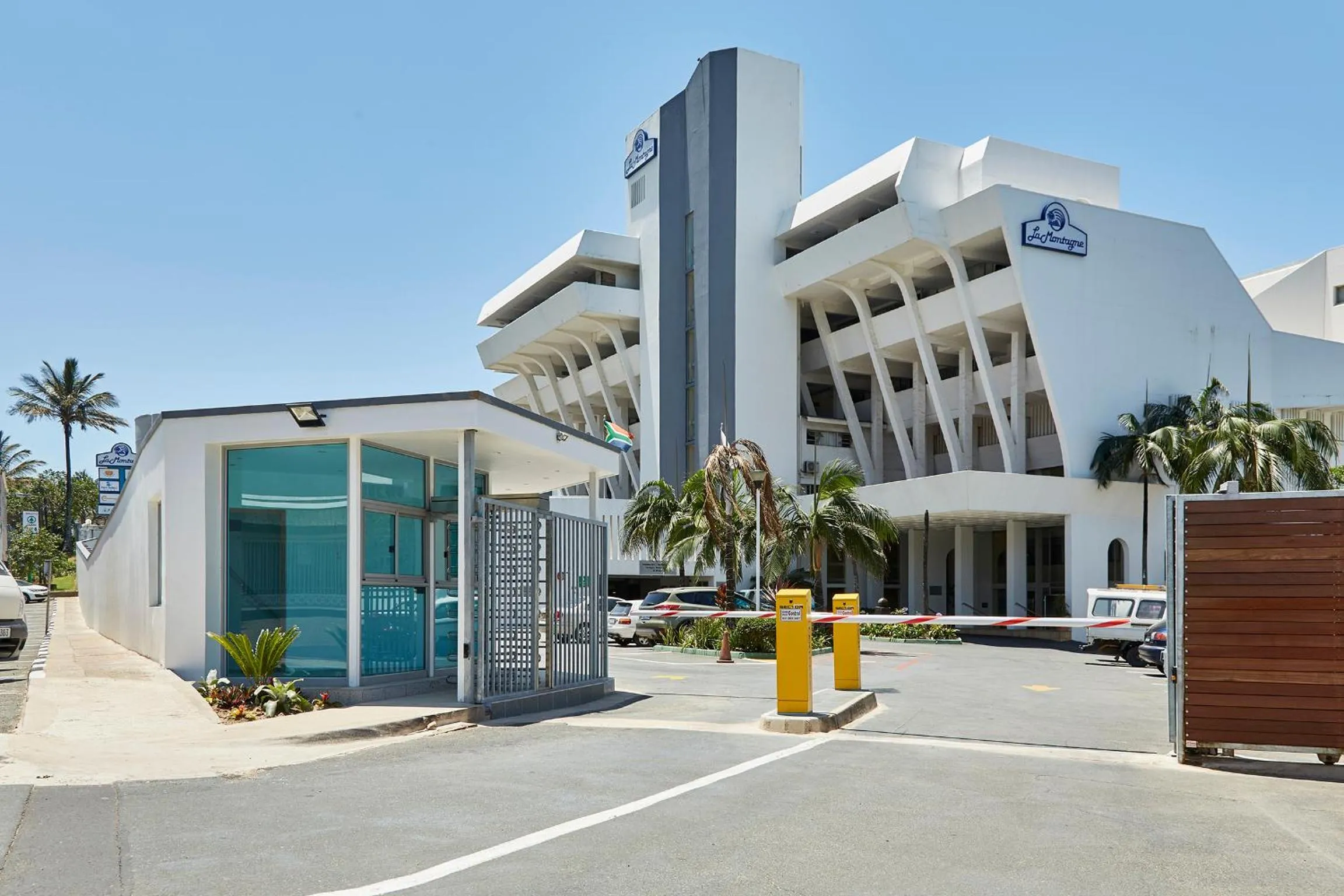 Property building in First Group La Montagne