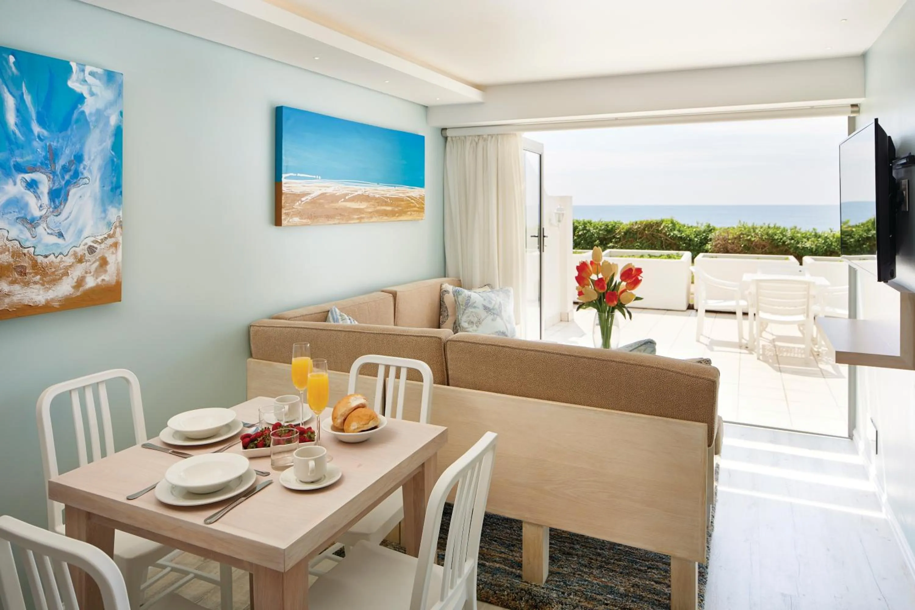 TV and multimedia in First Group La Montagne