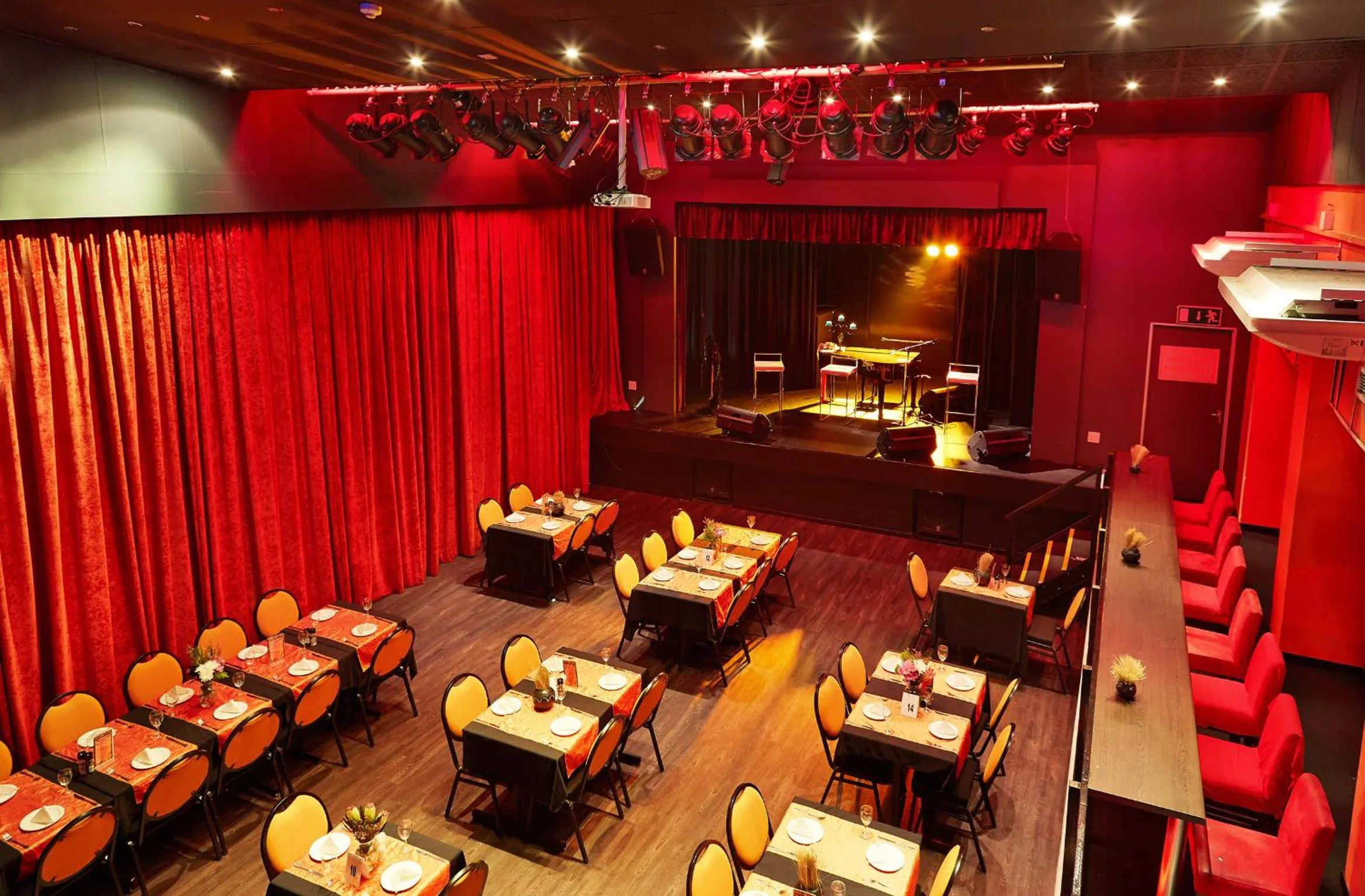 Business facilities in First Group La Montagne