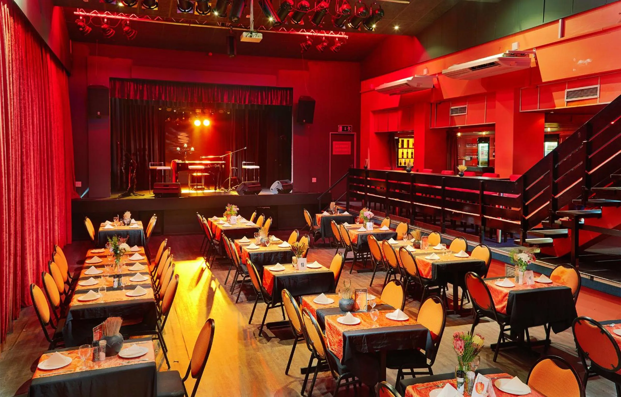 Lounge or bar in First Group La Montagne