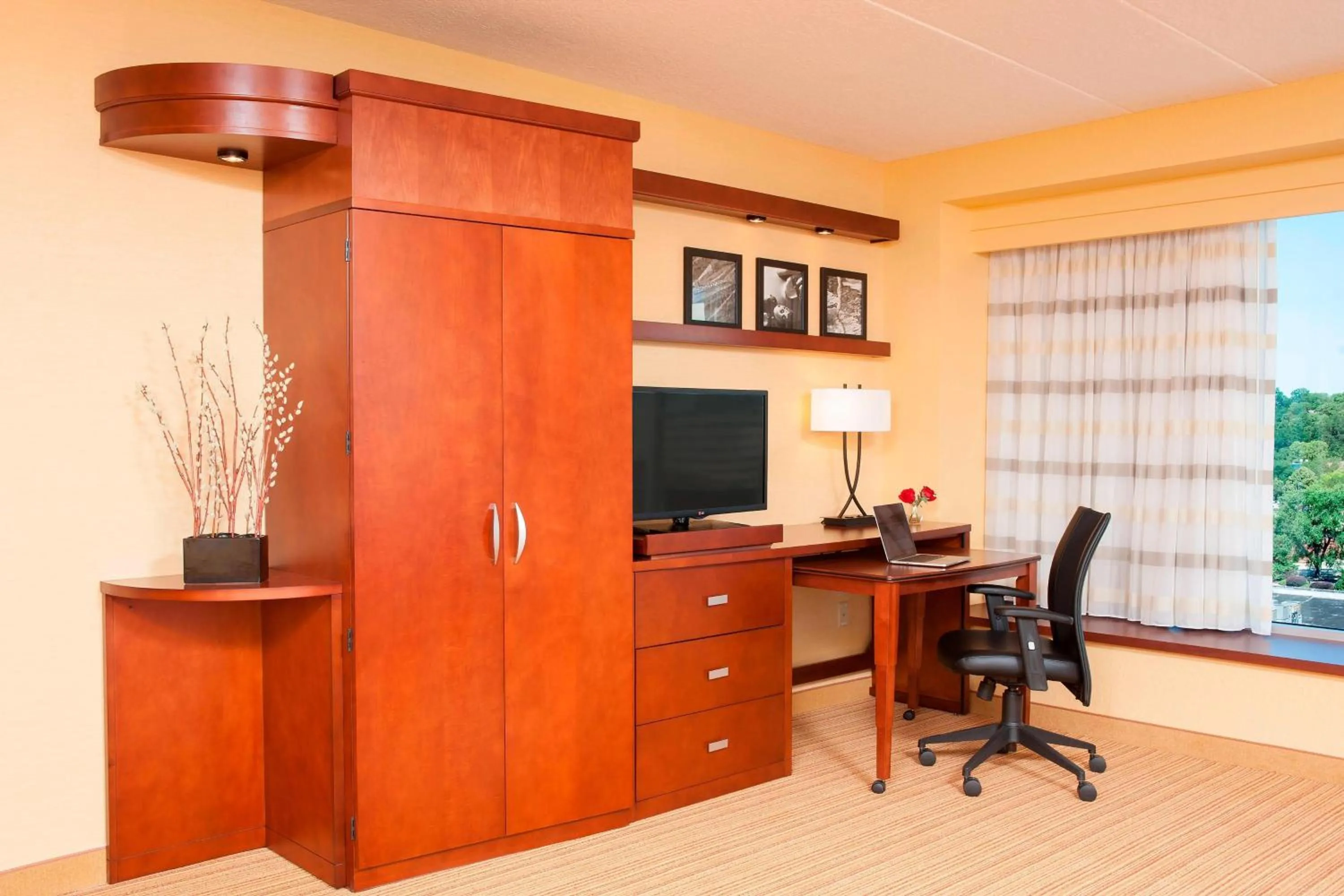 Bedroom in Courtyard Peoria Downtown