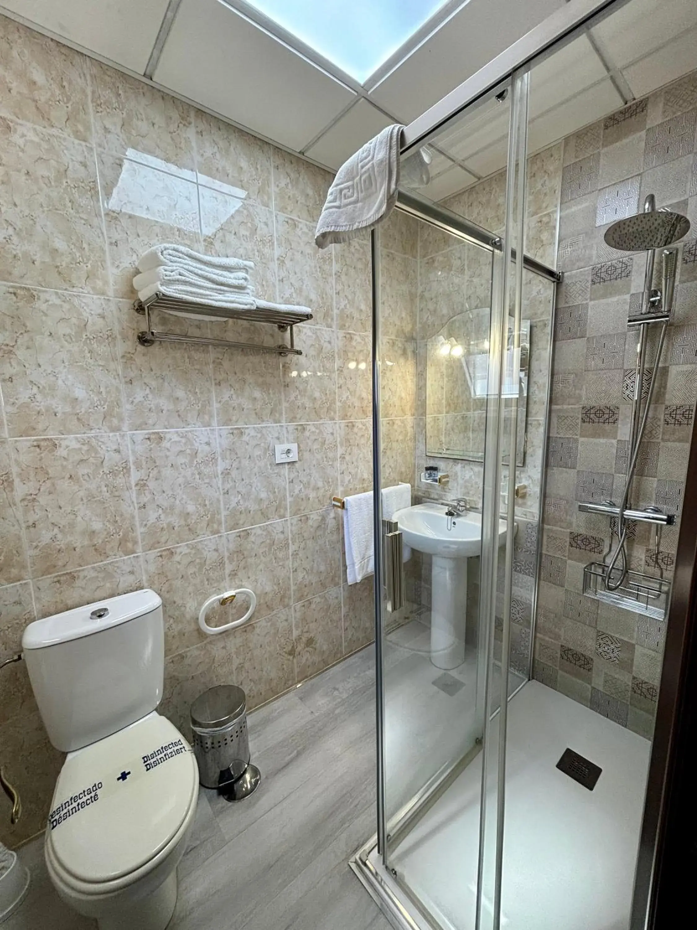 Basic Triple Room - single occupancy in Hotel Vasco Da Gama Basic Triple Room - single occupancy in Hotel Vasco Da Gama