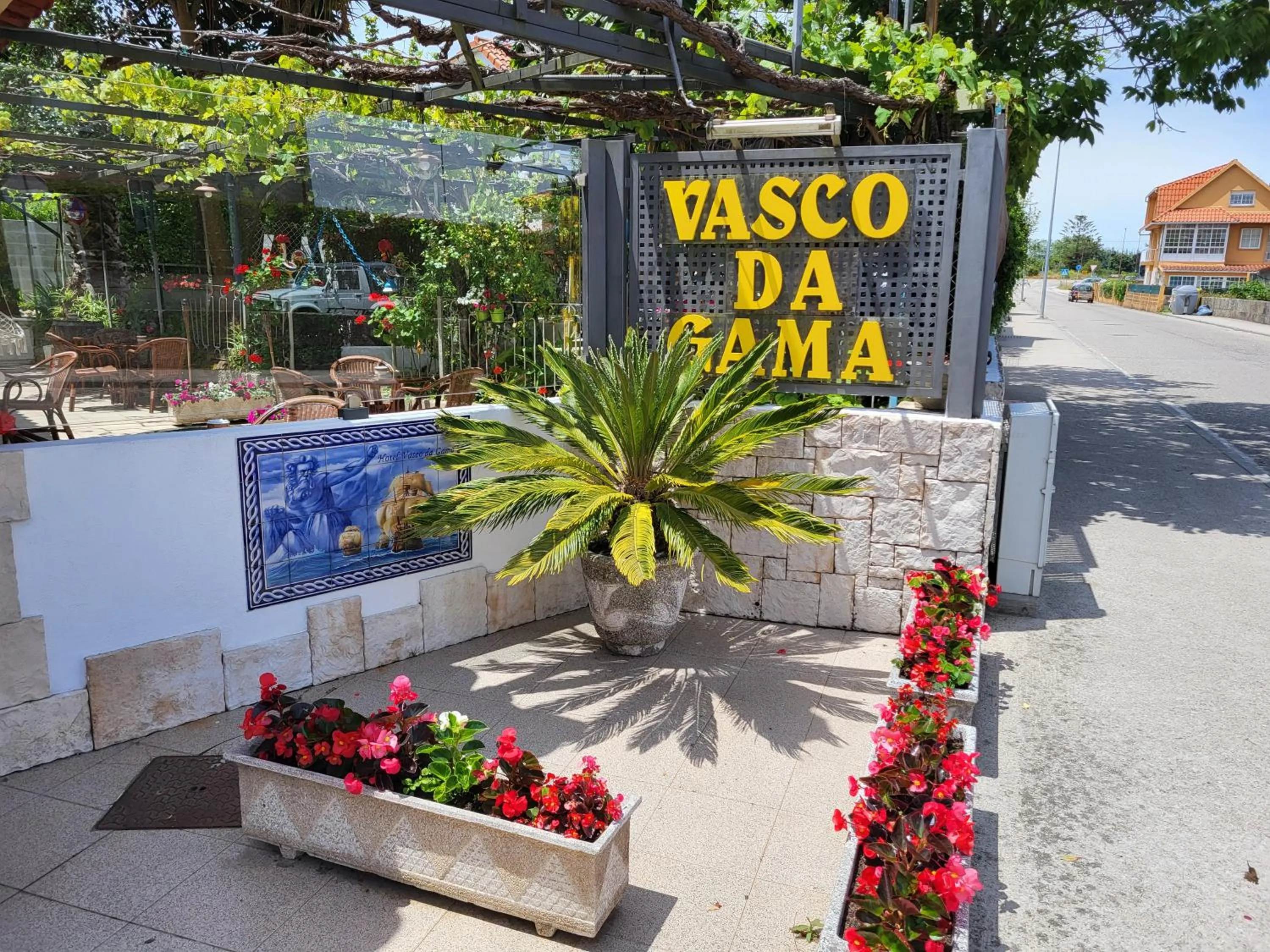 Property building in Hotel Vasco Da Gama