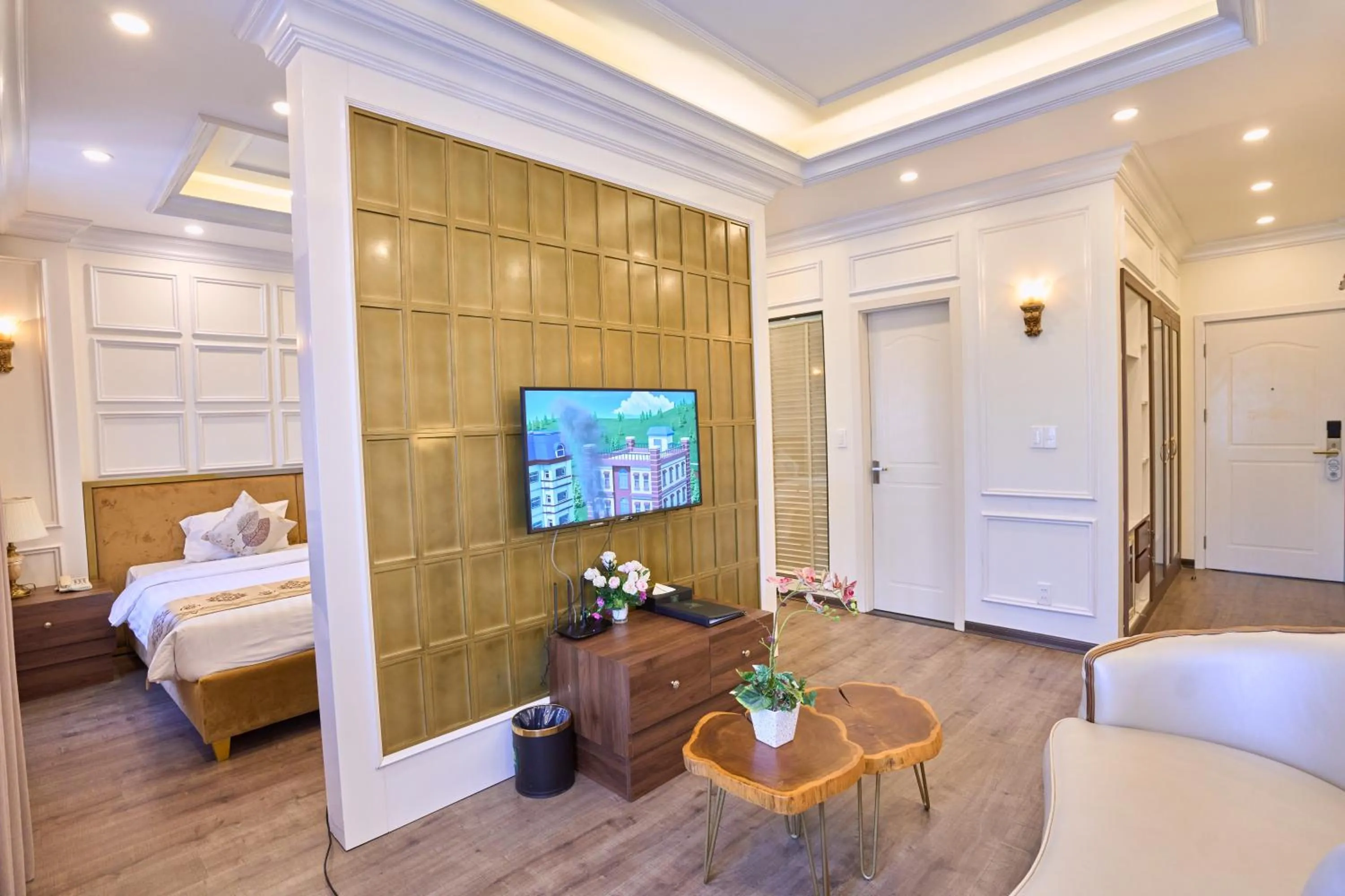 TV and multimedia, Bed in Le Haute Hotel Hai Phong