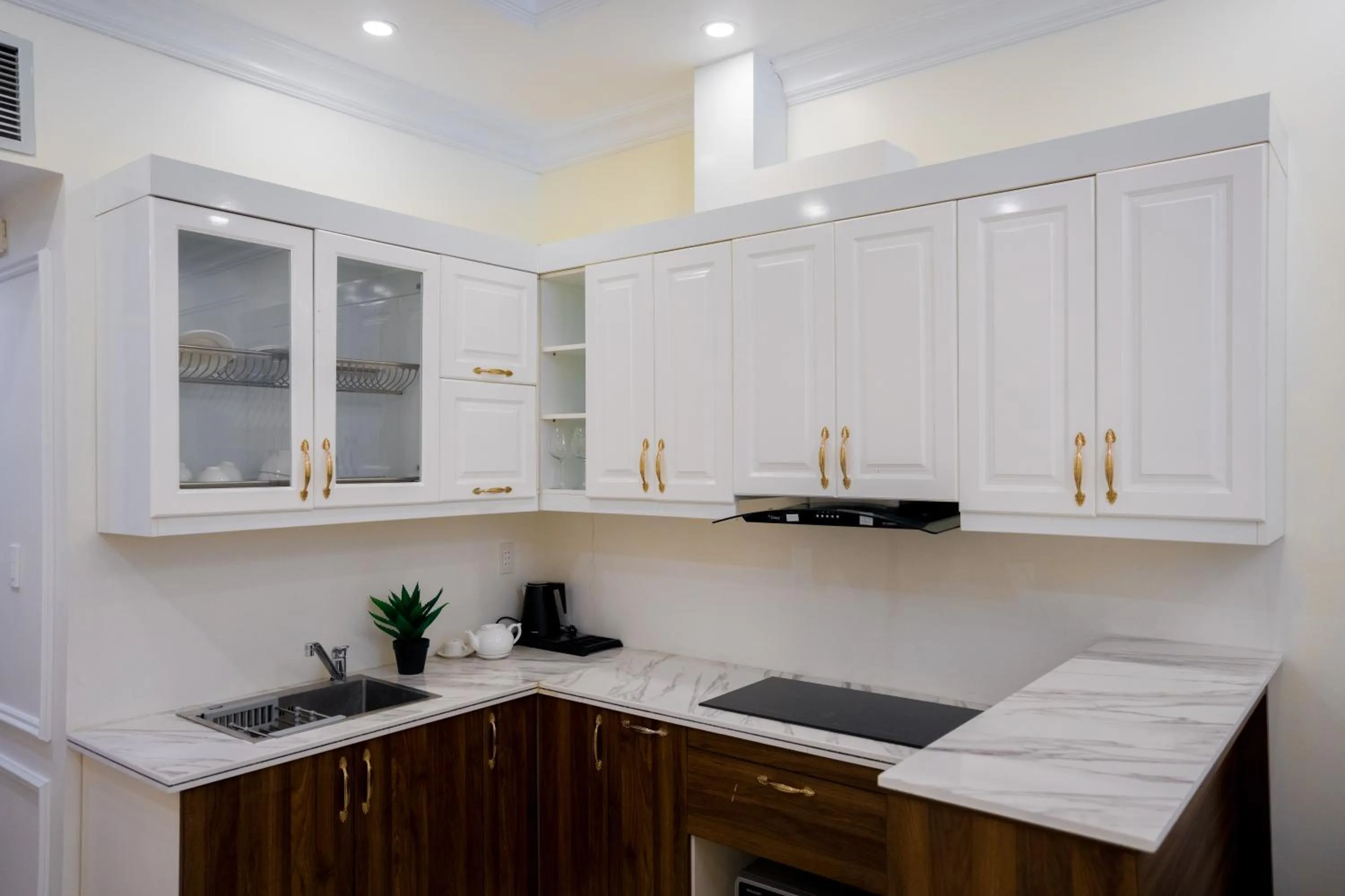 kitchen in Le Haute Hotel Hai Phong