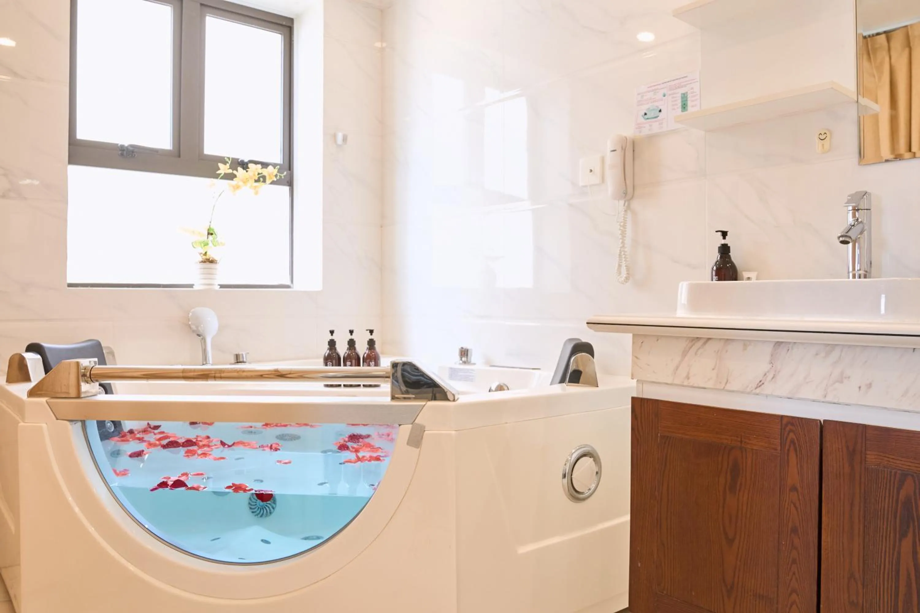 Bathroom in Le Haute Hotel Hai Phong