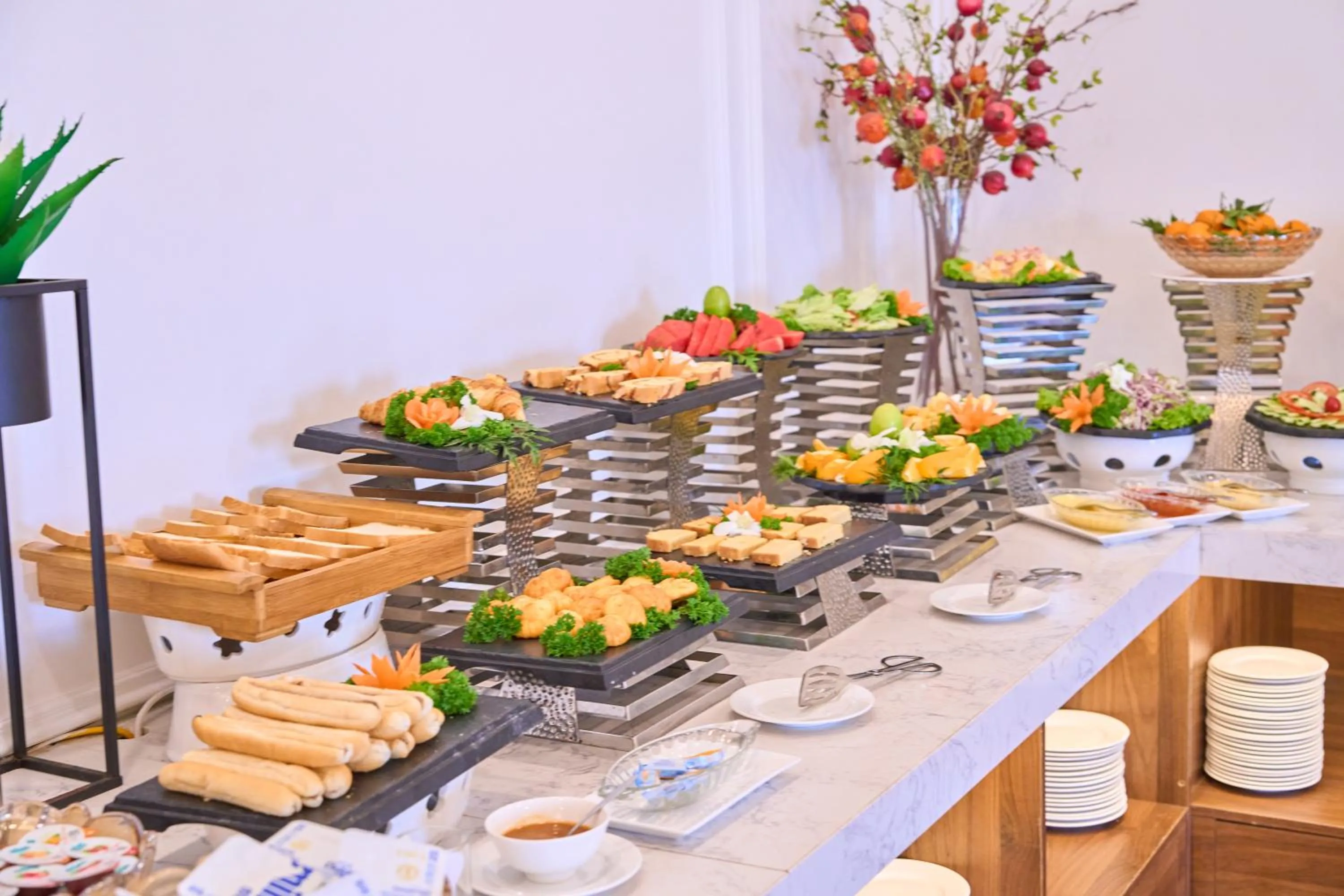 Buffet breakfast in Le Haute Hotel Hai Phong