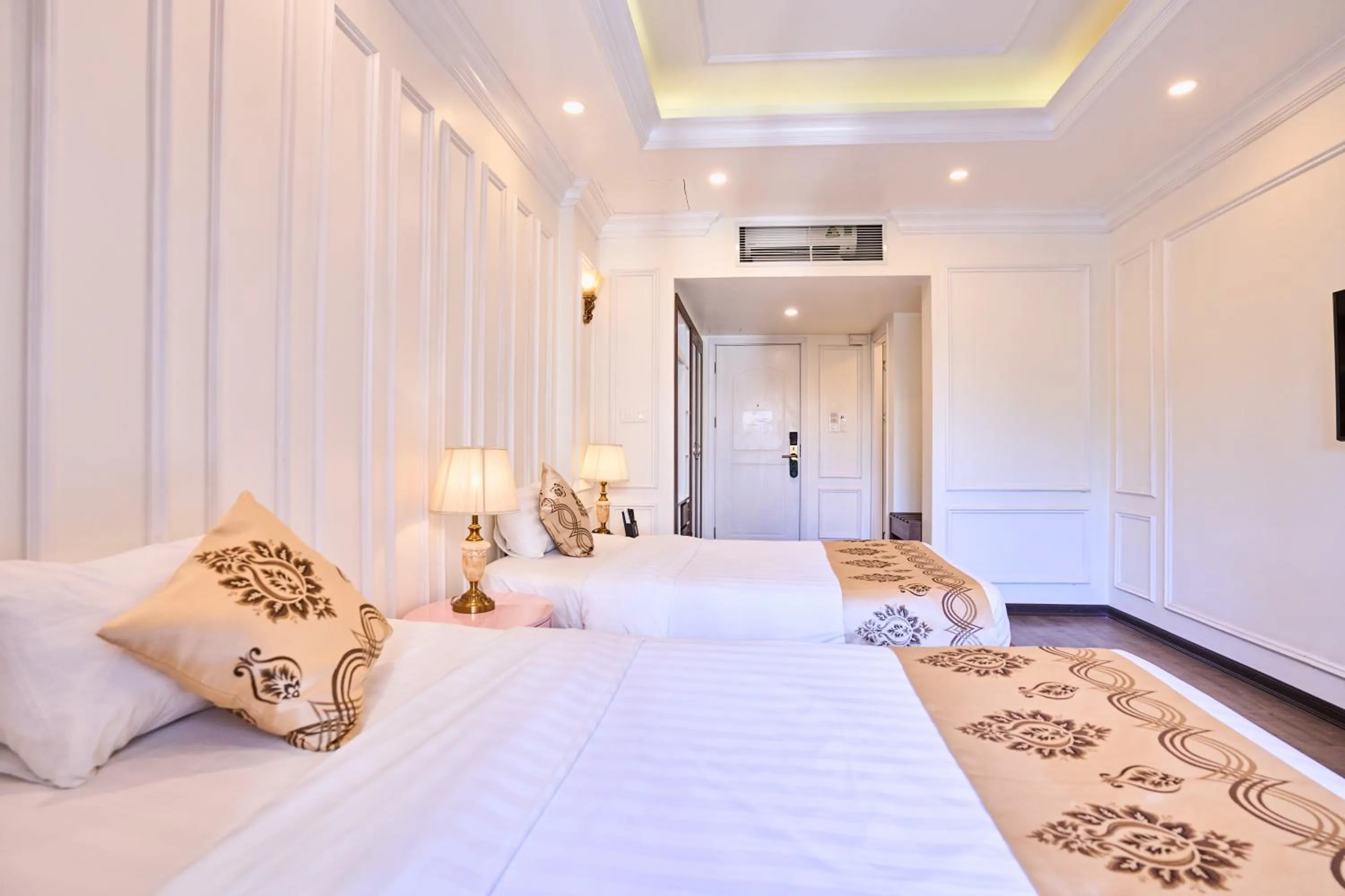 Photo of the whole room, Bed in Le Haute Hotel Hai Phong